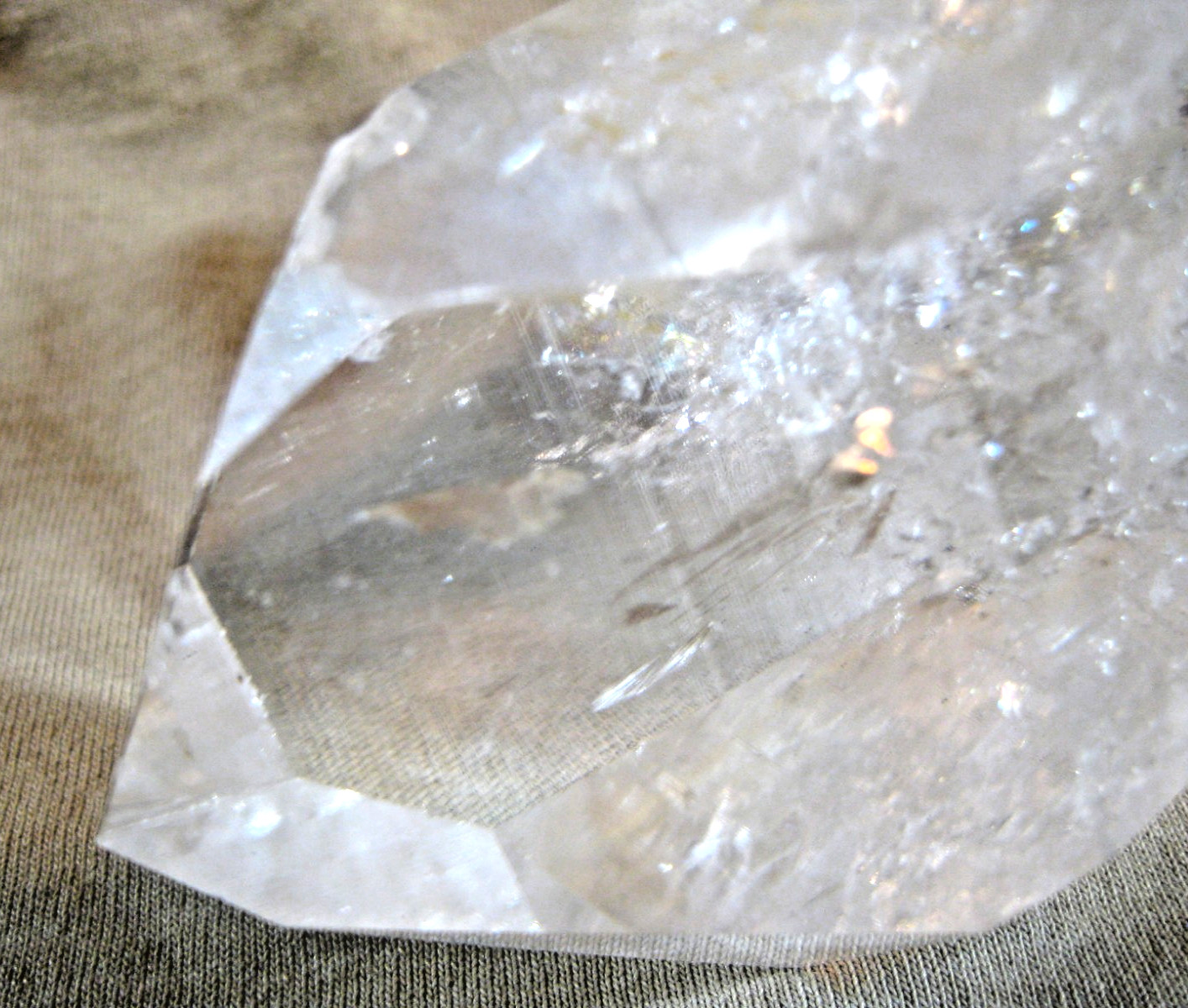 Fenster Quartz Point with Numerous Windows Clear Top 440 g 110 mm