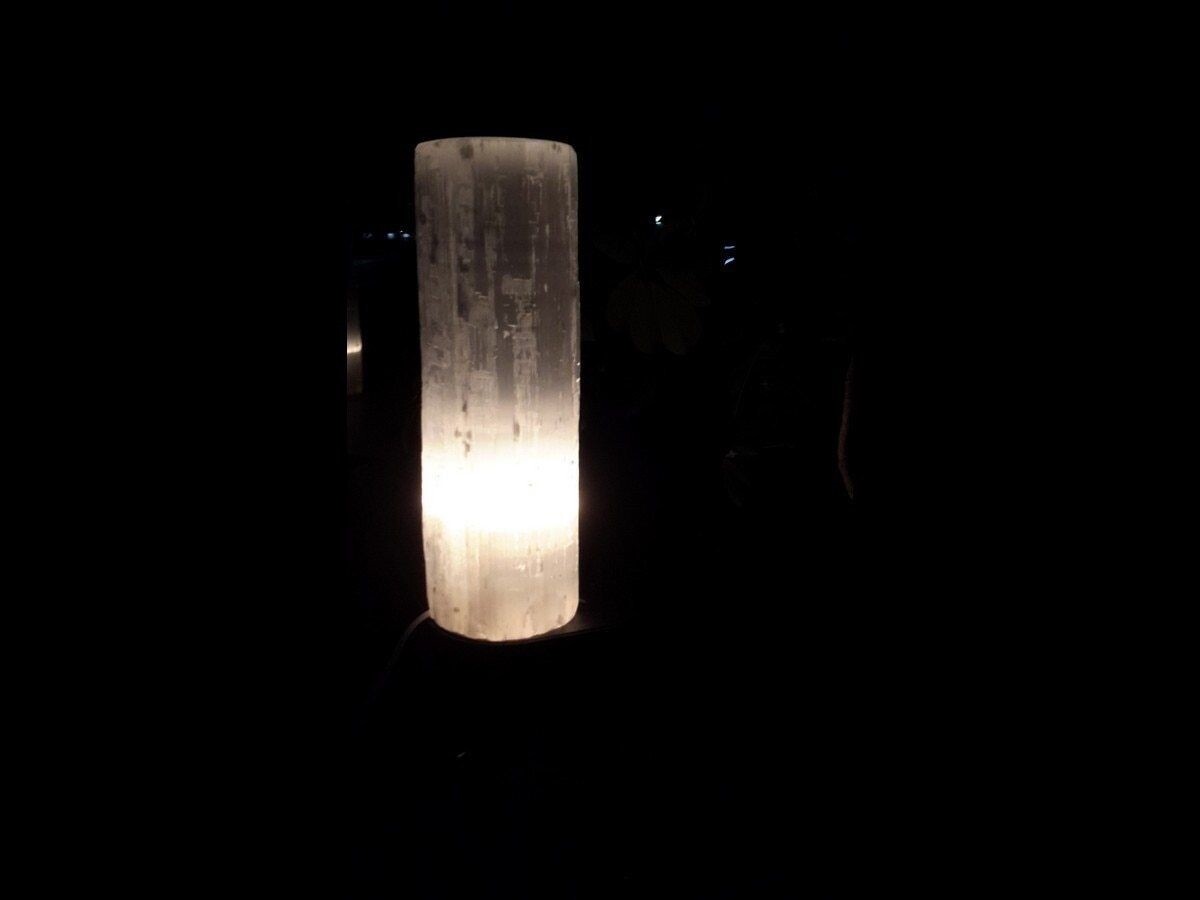 Selenite Tower Flat Top Lamp – (12″ Tall)