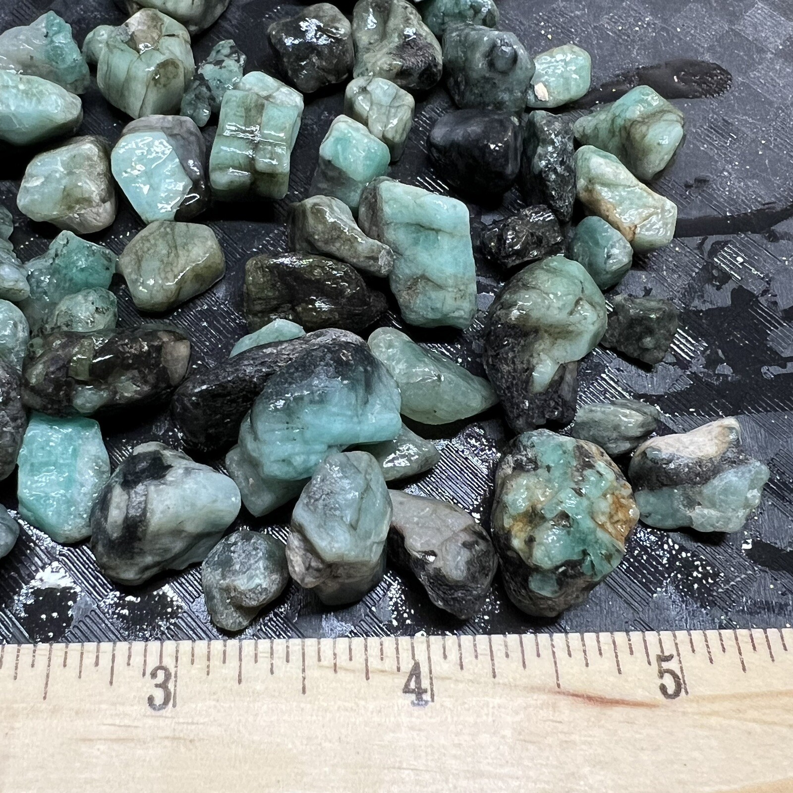Emerald Rough High Grade – 1/4 Pound