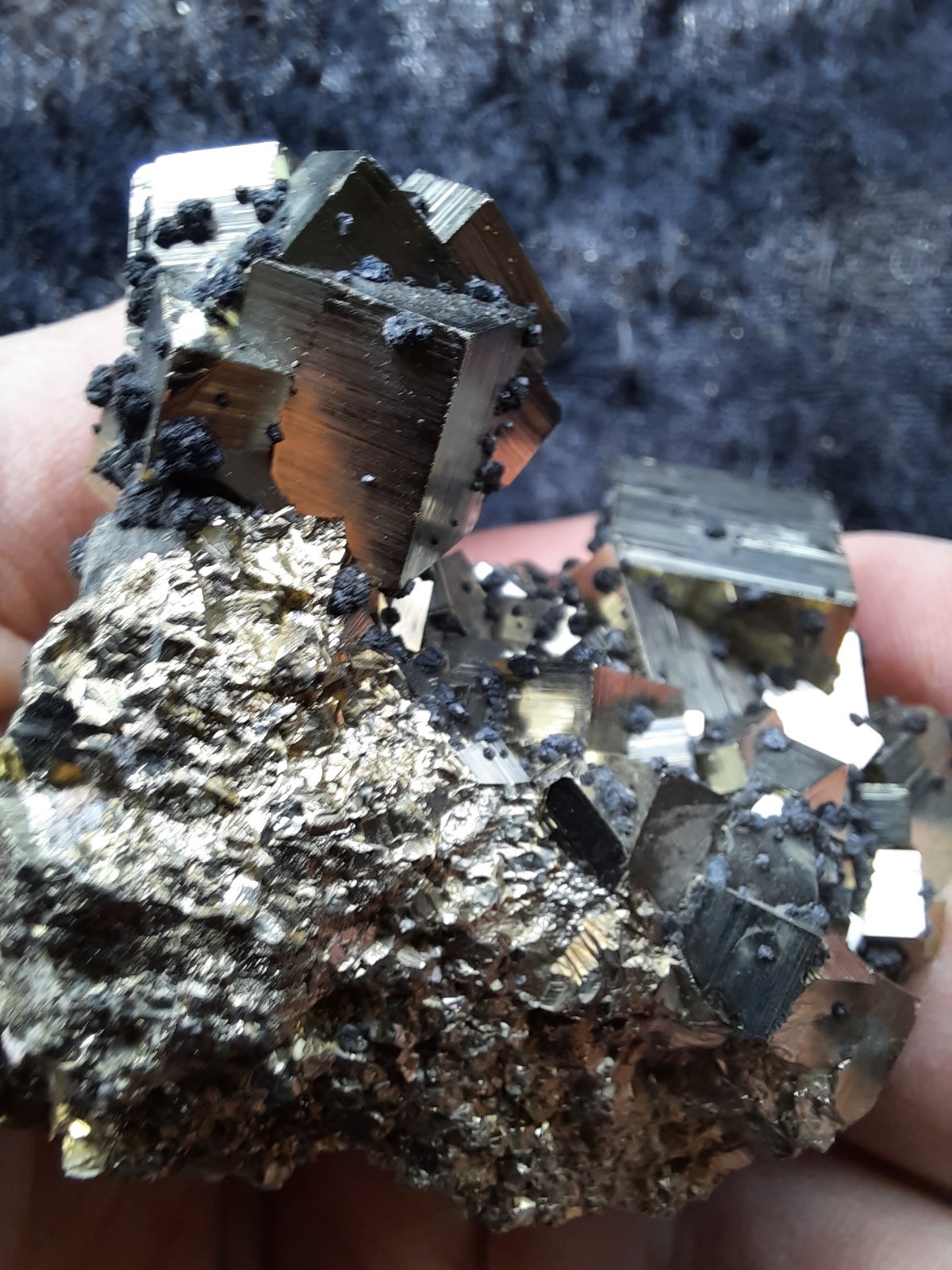 100% Natural High Quality PYRITE Crystal CUBE Cluster with SPHALERITE Peru 235gr