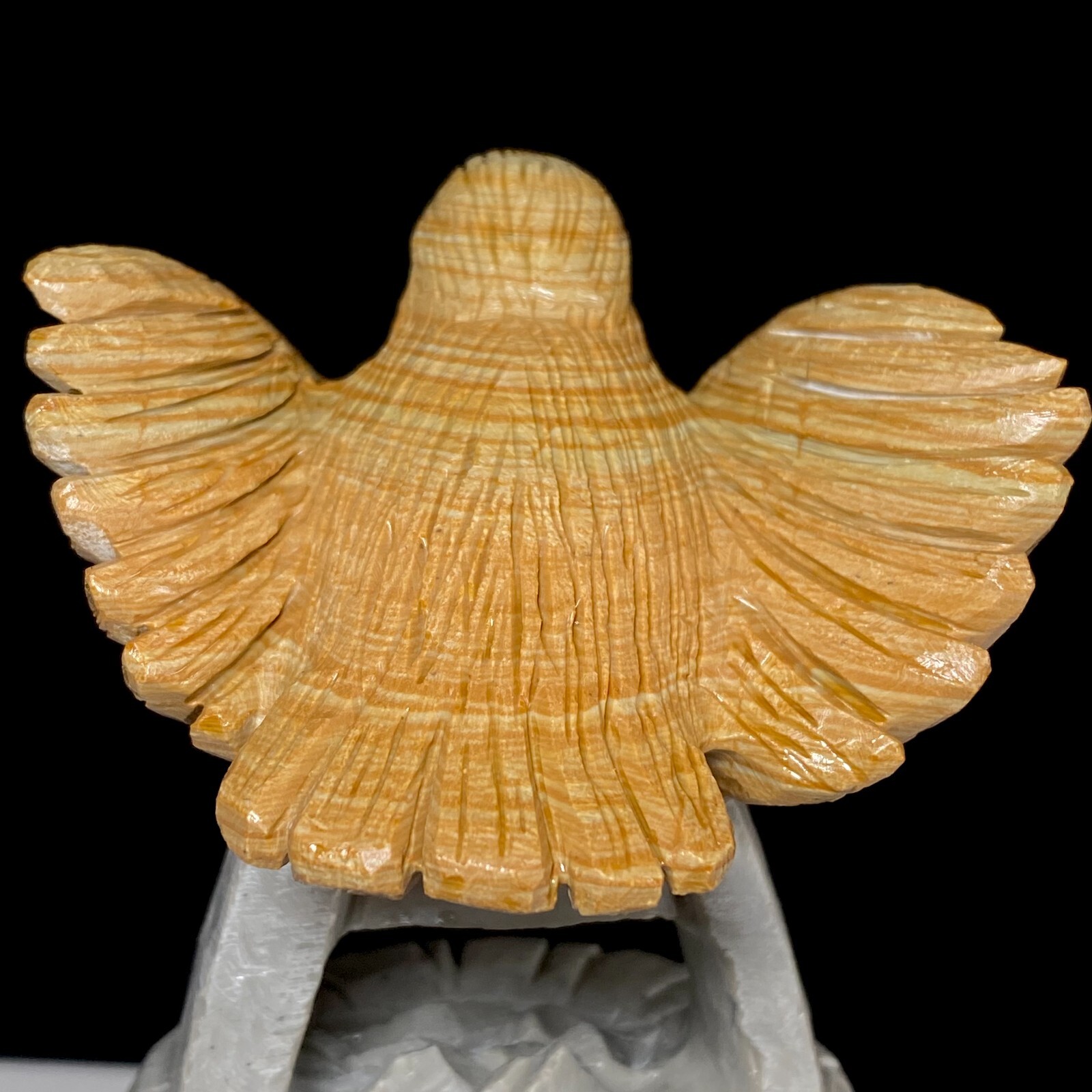 Natural Crystal Cluster Quartz Mineral Specimen Songhua Stone Handcarved Bird