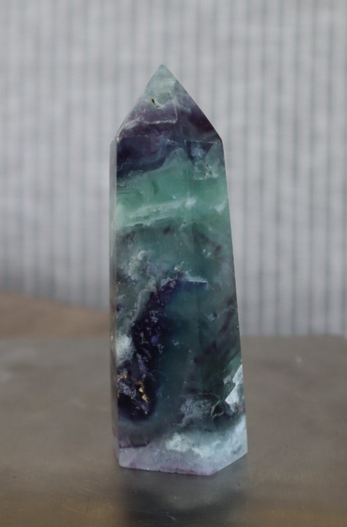 FLUORITE POINT 3.06 INCHES TALL/ 102.4 GRAMS