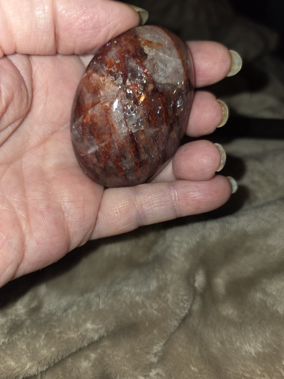 BEAUTIFUL FIRE QUARTZ PALM STONE VERY FLASHY 91 GRAMS E