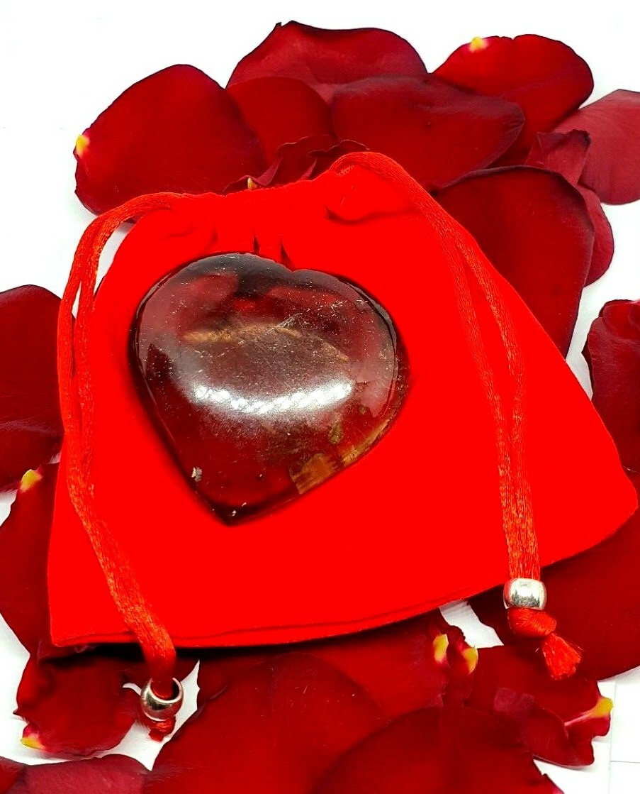 Smoky Quartz Heart Carving Real Crystal Protective Energy 86g 5.5 x 5 x 1.5cm s5