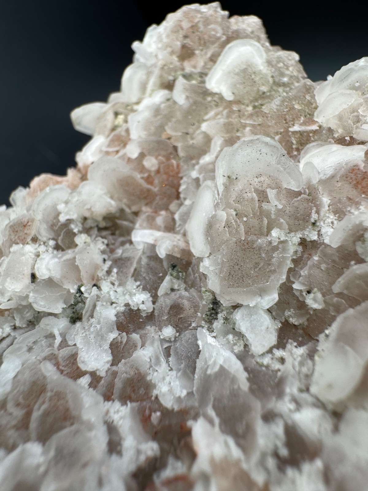 6342 Pink Petal Coin Calcite with Green Mica and FABULOUS UV 140g Fu Jian