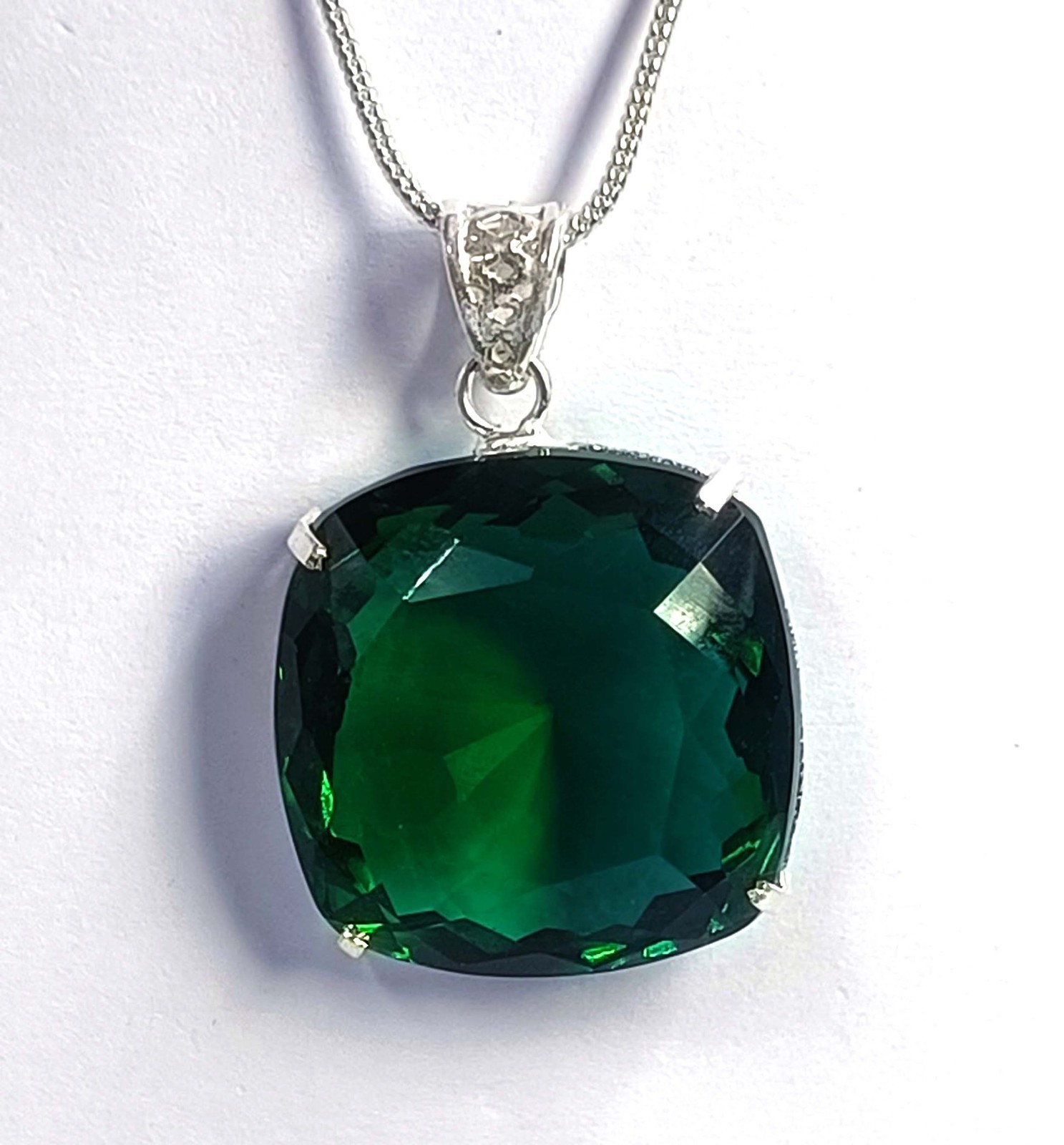 122 Ct Natural Green Emerald Cushion Shape 925 Silver Pendant IGL Gems 6JDV