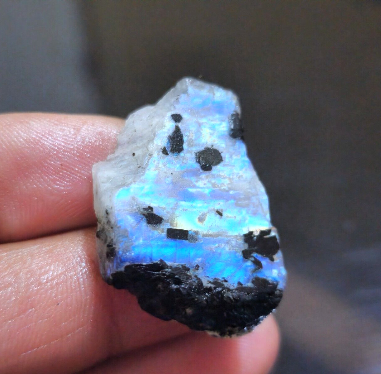 White rainbow moonstone, 100% natural, rough, 55 Crt, 35x29x8 mm stone…