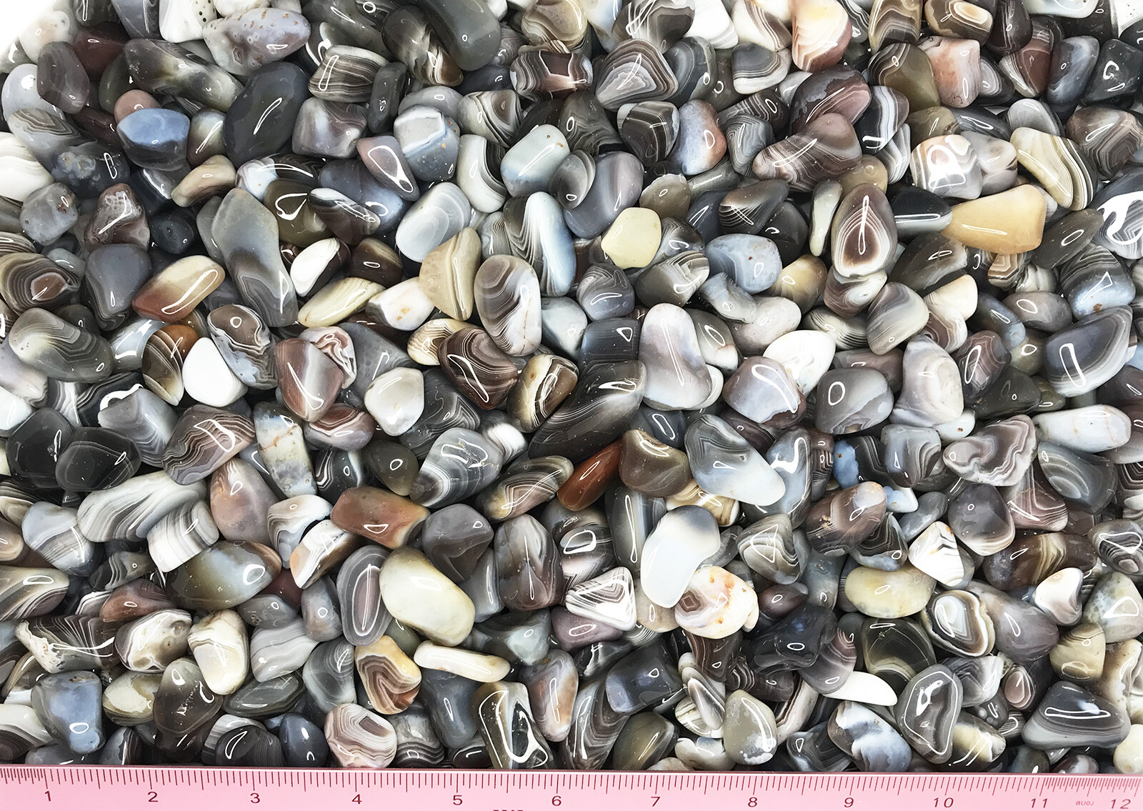 AGATE BOTSWANA GREY Medium ( 3/4″ to 1″ ) polished stones. 1/2 lb