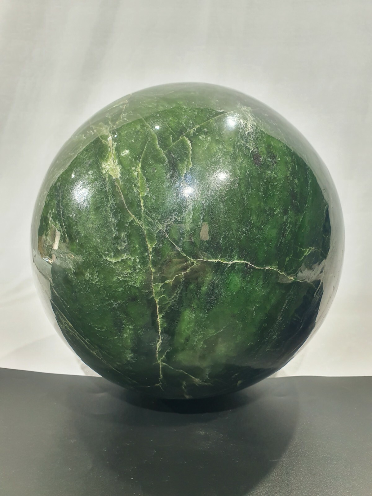 Nephrit Jade XXL Jumbo Ball 91.9lbs 11 13/16in Ø AAA Quality Interior Design