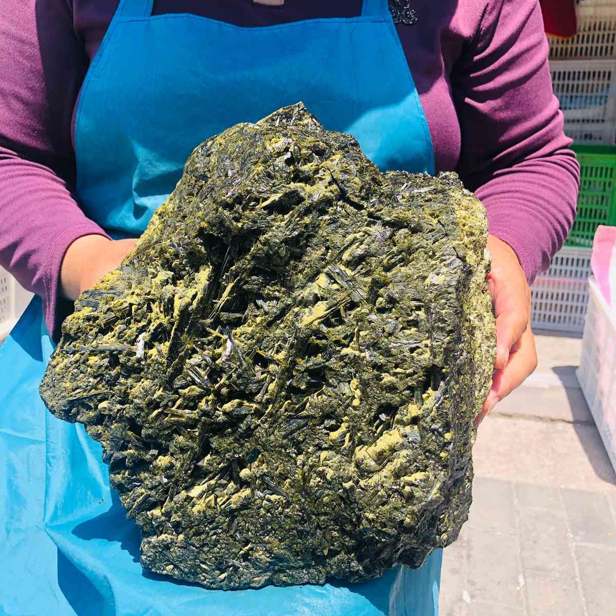 33.06LB Natural green tourmaline mineral quartz crystal specimen specimen REIKI