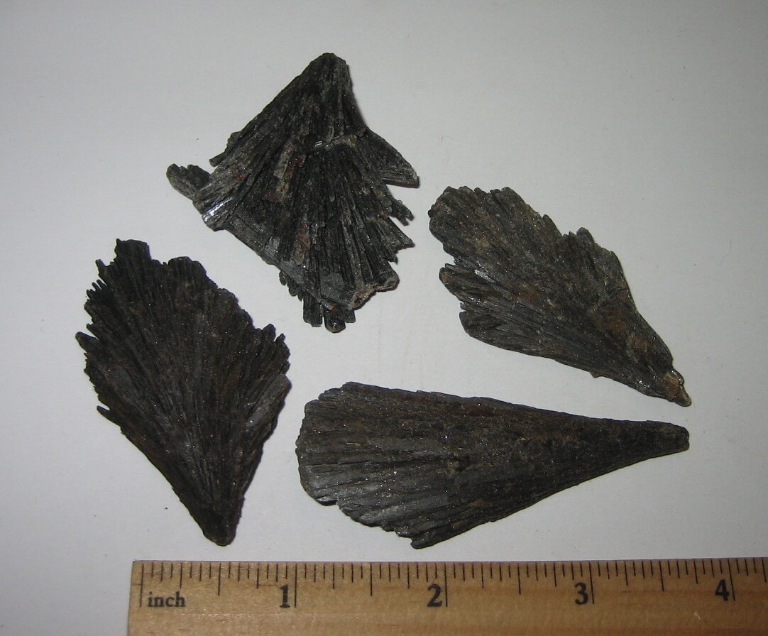 4 NATURAL ROUGH 2″-2.6″ BLACK KYANITE CRYSTAL SPRAY CLUSTERS BRAZIL 84.4grams *5