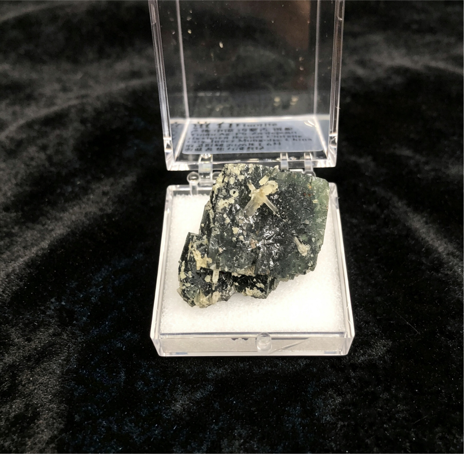 Irregular Crystal Natural Fluorite Mineral Specimen Polished Quartz Raw Stone！