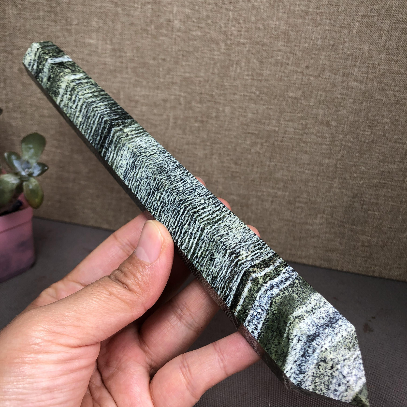 195mm Long Natural zebra wand Obelisk Crystal Quartz specimens 227g A4295