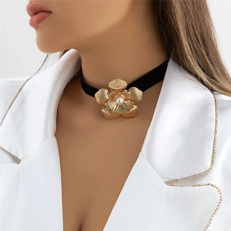 Women’s Fashion Jewelry Gold Rose Flower Velvet Choker Collar Necklace 1PC
