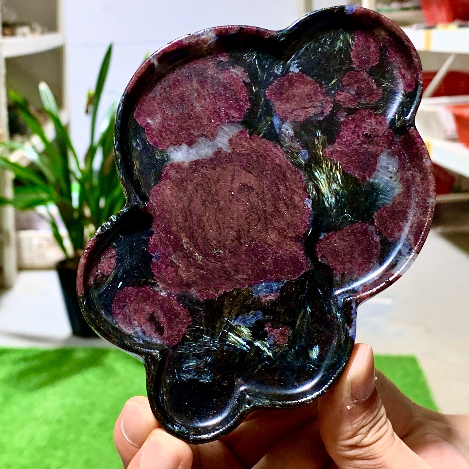 295G Natural fireworks red garnet cloud crystal quartz mineral specimen