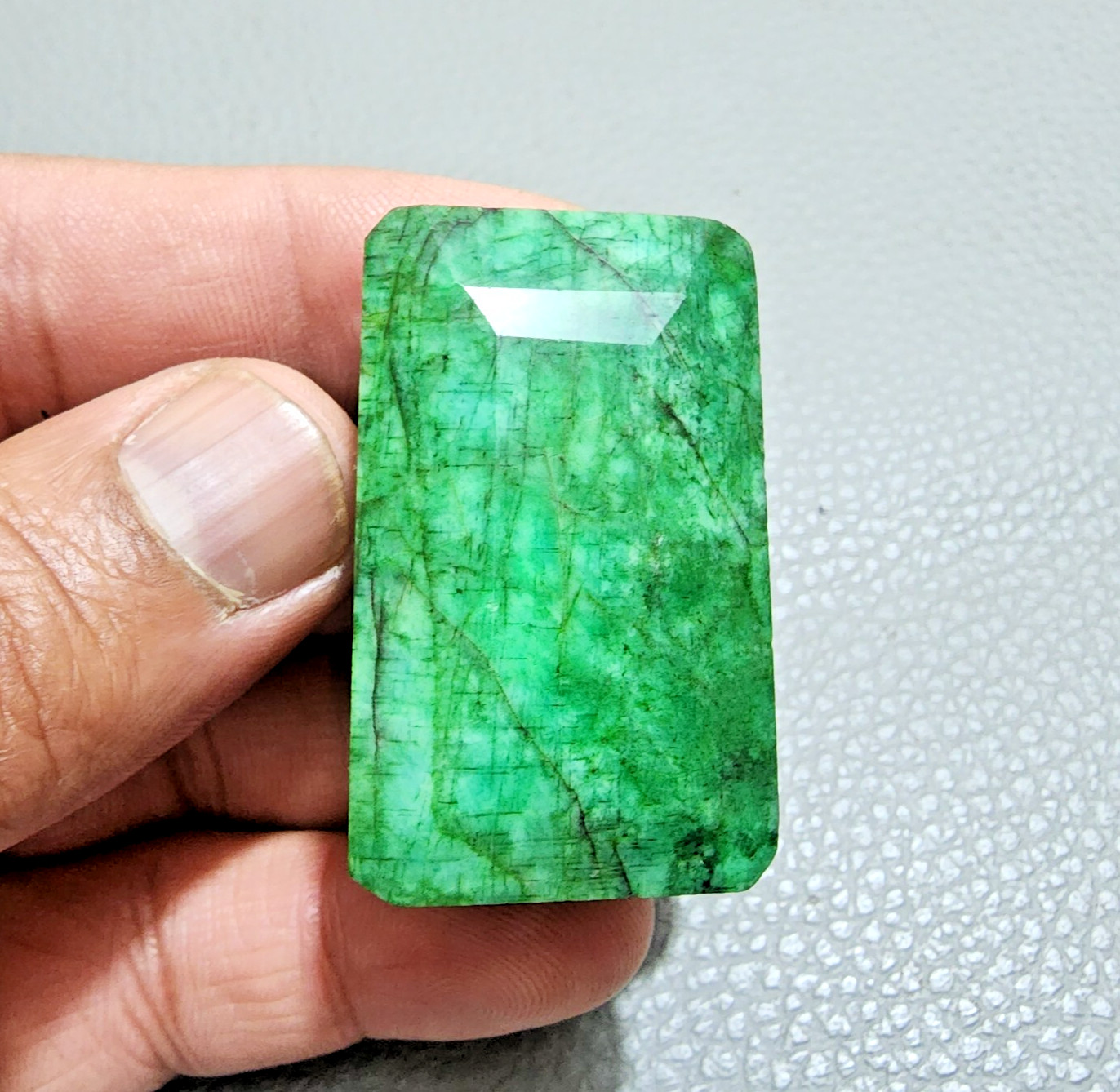 Glowing AAA+ 214 Crt Green Brazilian Emerald Gemstone Emerald Cut Jewelry Making