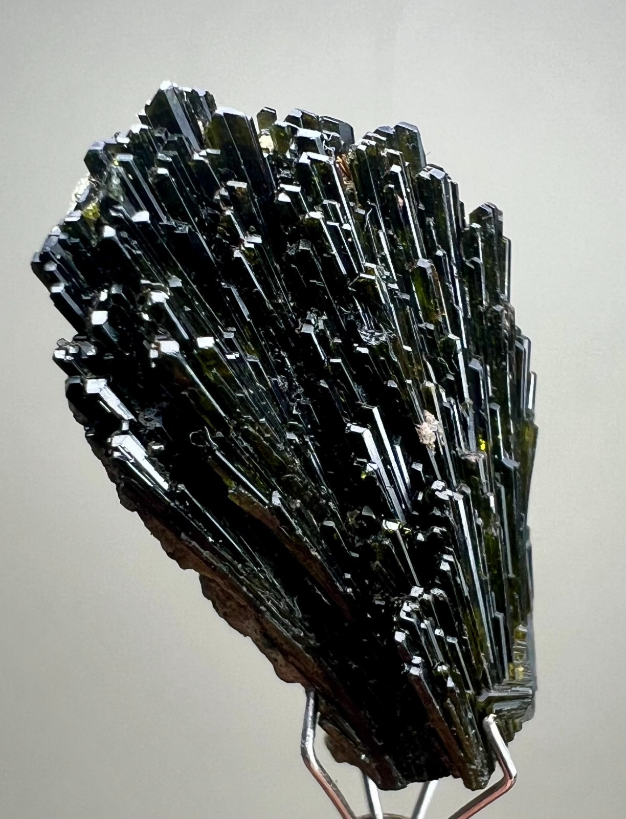 21 CT Ultra Rare !Natural Epidote Spray Crystal Specimen From Gilgit Baltistan