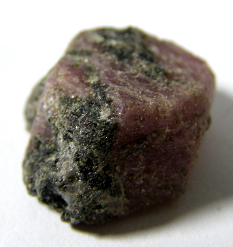NATURAL HEXAGONAL RUBY CRYSTAL RECORD KEEPER 1.9 x 1.5 cms 5.59 gms – LOVE #16