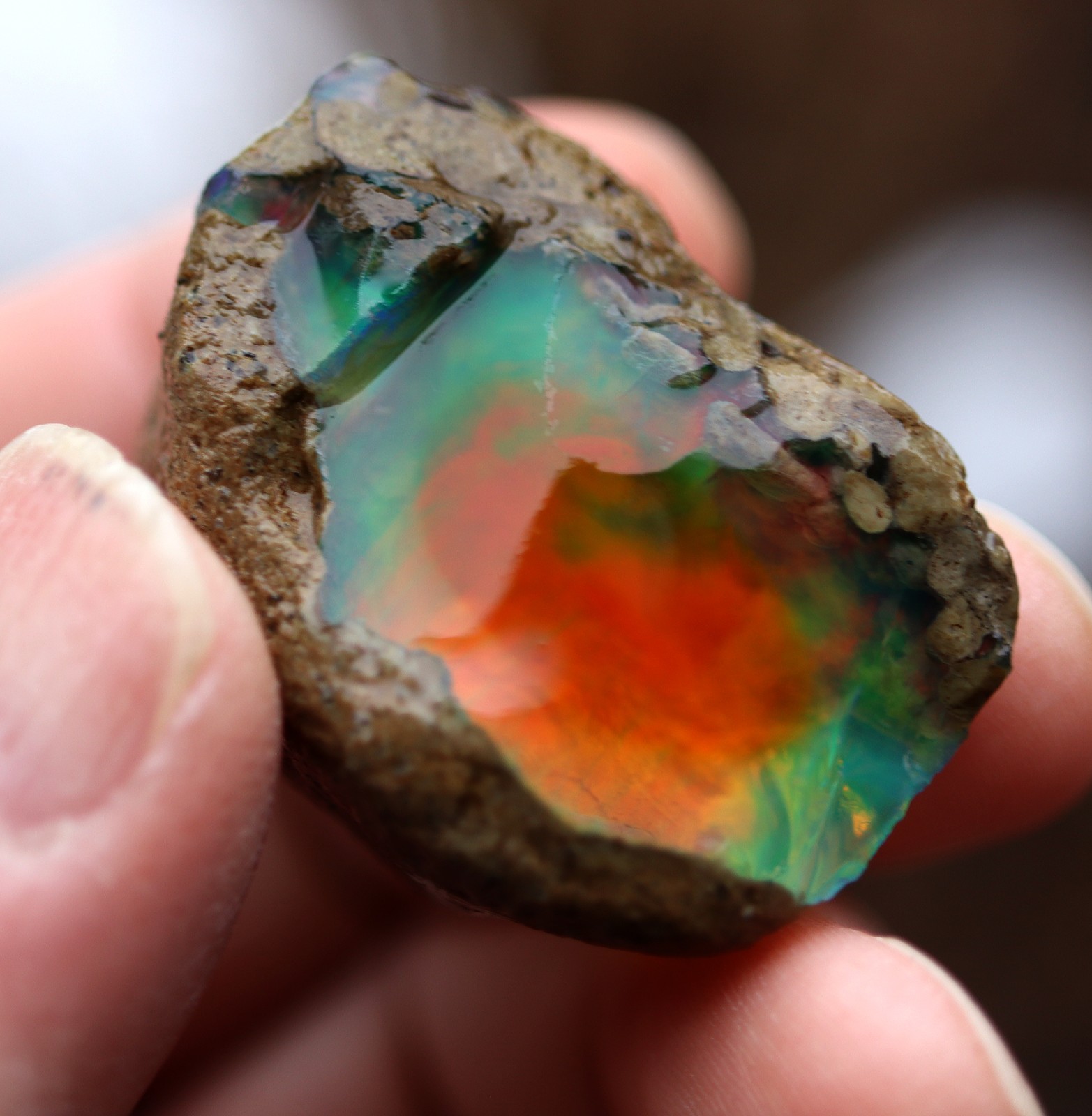 Flashy Opal rough. 140.25 carats, 28 g. 43 mm. Wegal Tena mine, Ethiopia