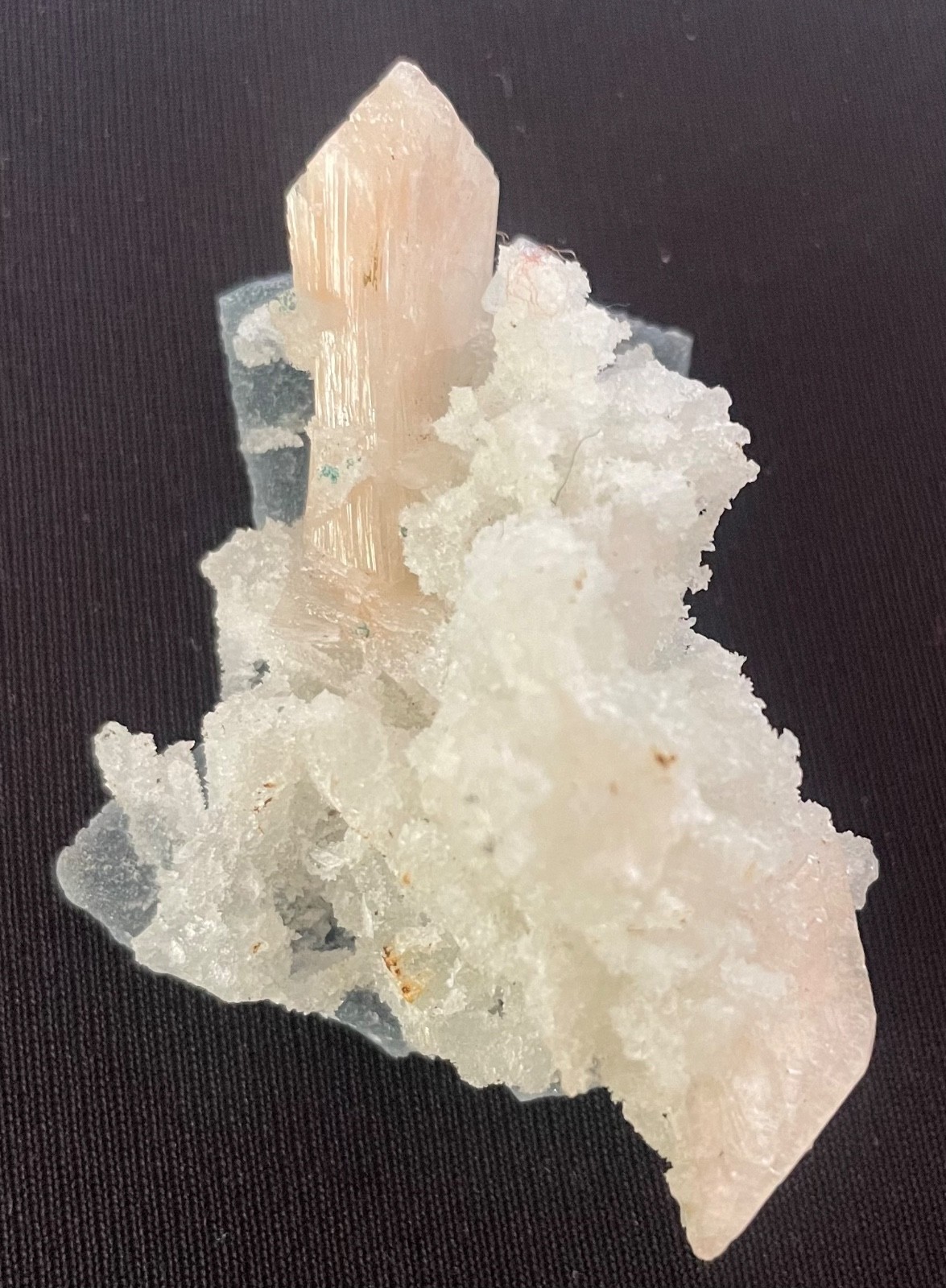 20g Natural stilbite cluster stunning spiceman/ India 6x4x3 cm