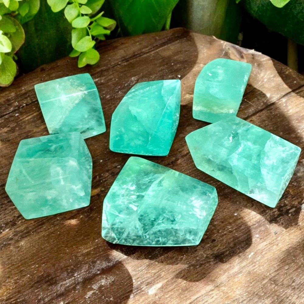 2pcs Random Green Fluorite Crystal Freeform Stone Quartz Ornament Healing Gift