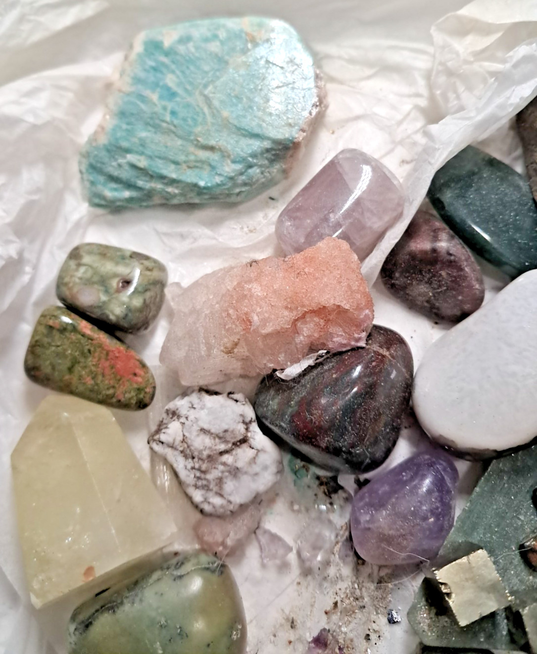 Mixed Lot of Assorted Crystals/ Rough & Tumbled Stones 2.7 lbs