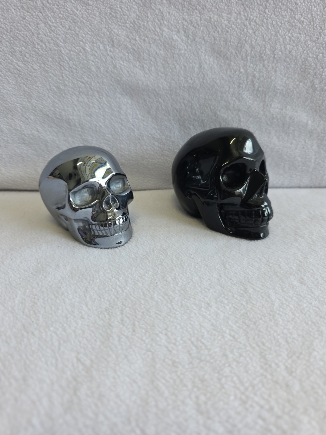 3.5 In Black Obsidian Skull 3in Hematite Skull