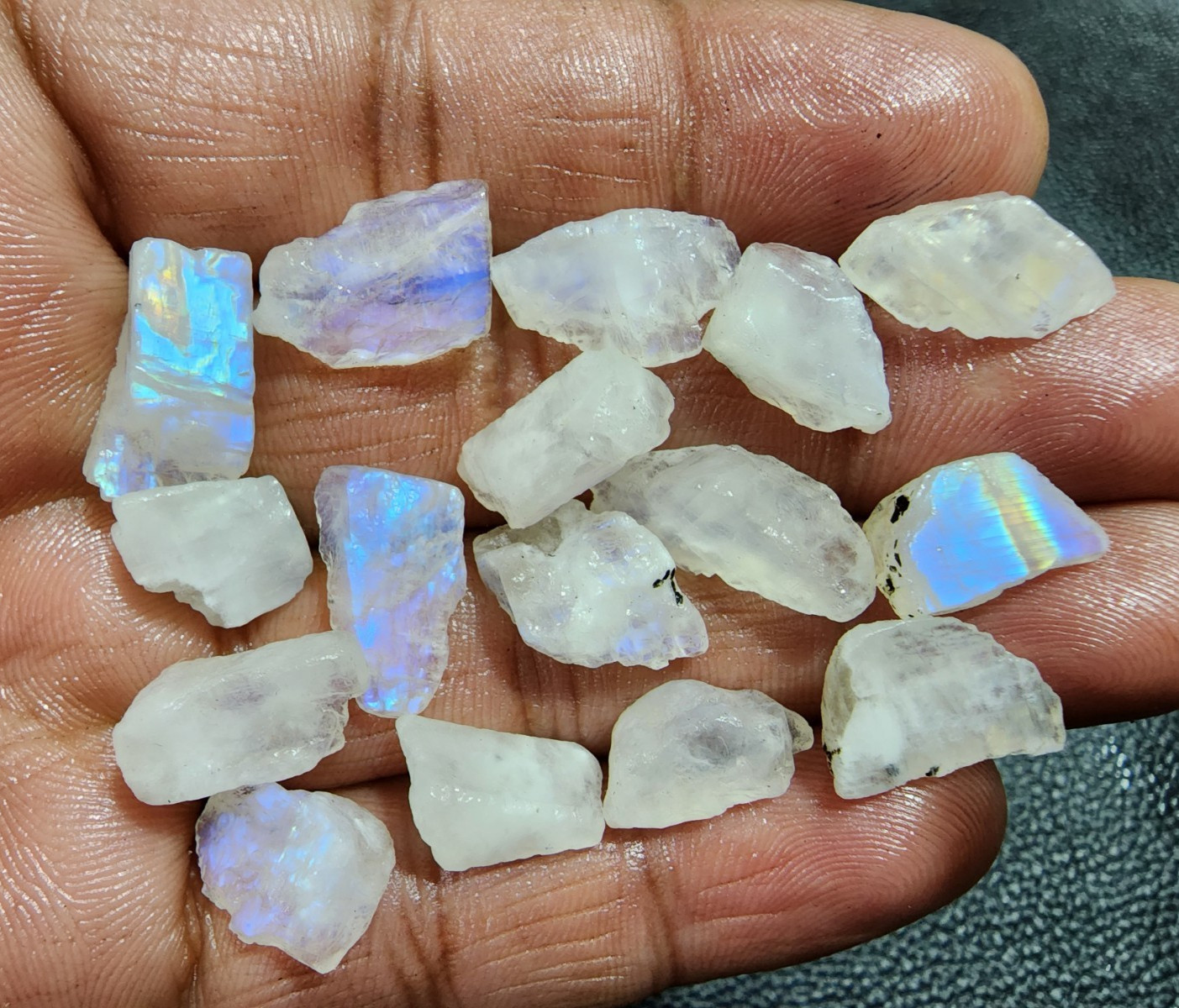 🌙 16pcs White Rainbow Moonstone Rough – Natural Gemstones 13–20mm, Blue Flash