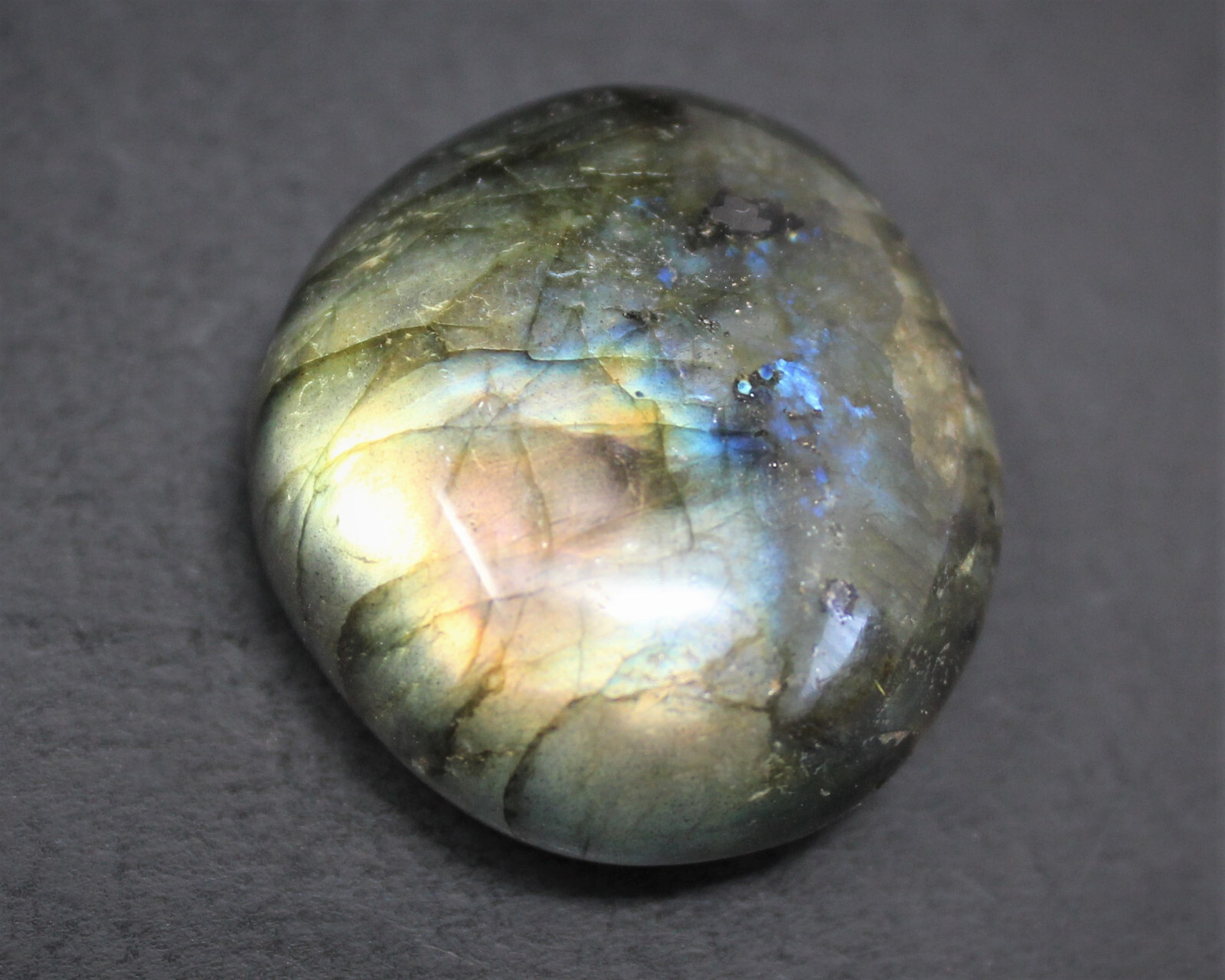 Labradorite Palm Stones – Hand Polished Labradorite Pebbles, Wholesale Bulk Lot