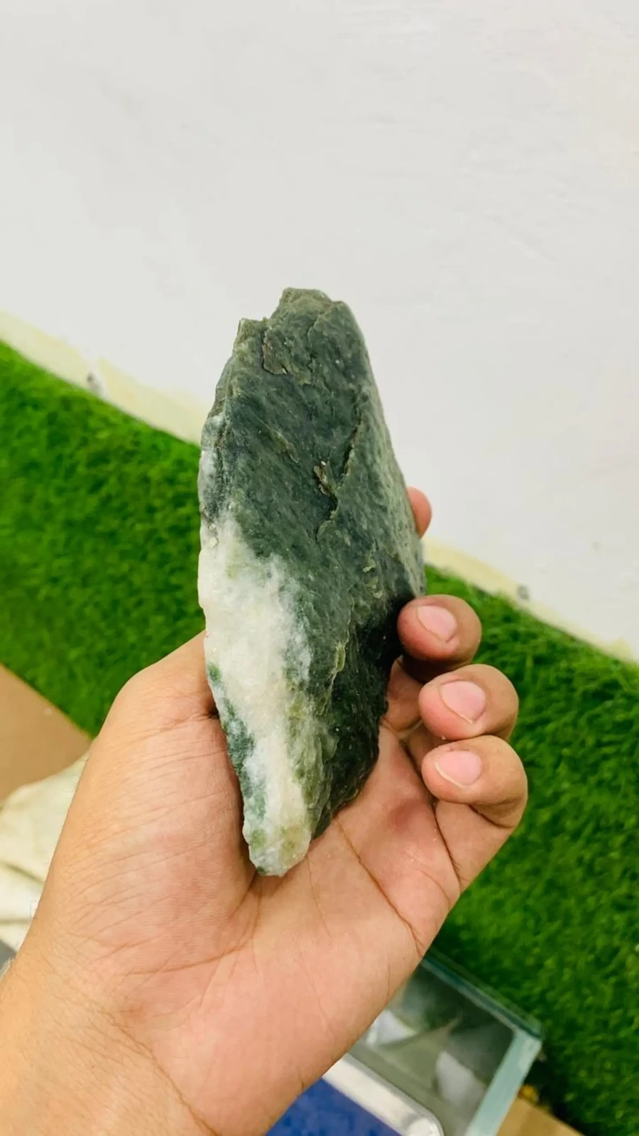 Natural Raw Nephrite Jade Specimen 290g Green Jade Rough Stone From Afghanistan