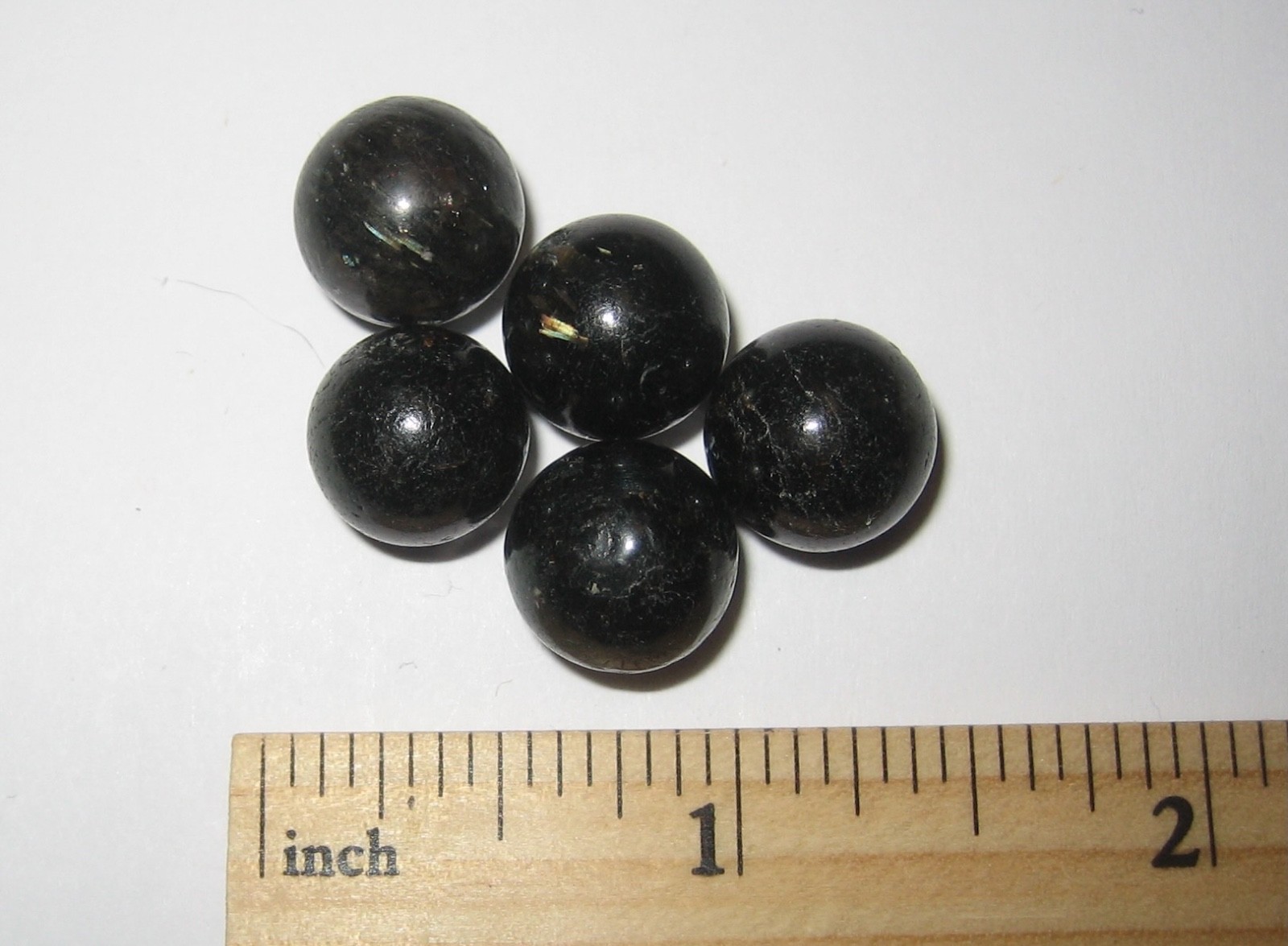5 POLISHED 12mm AUTHENTIC NUUMMITE STONE MINERAL DRILLED BEADS GREENLAND 14g *2