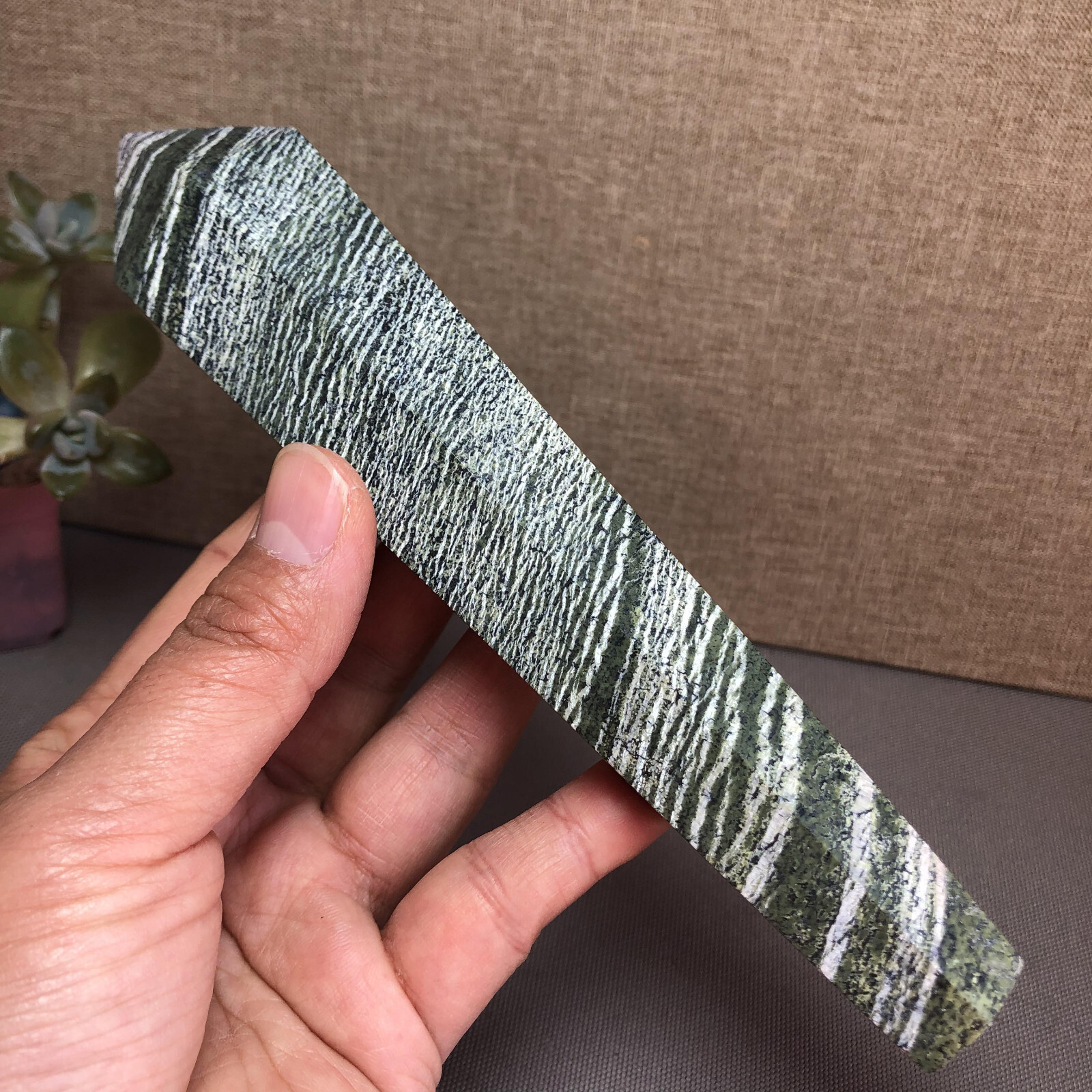 177mm Long Natural zebra wand Obelisk Crystal Quartz specimens 292g A5147