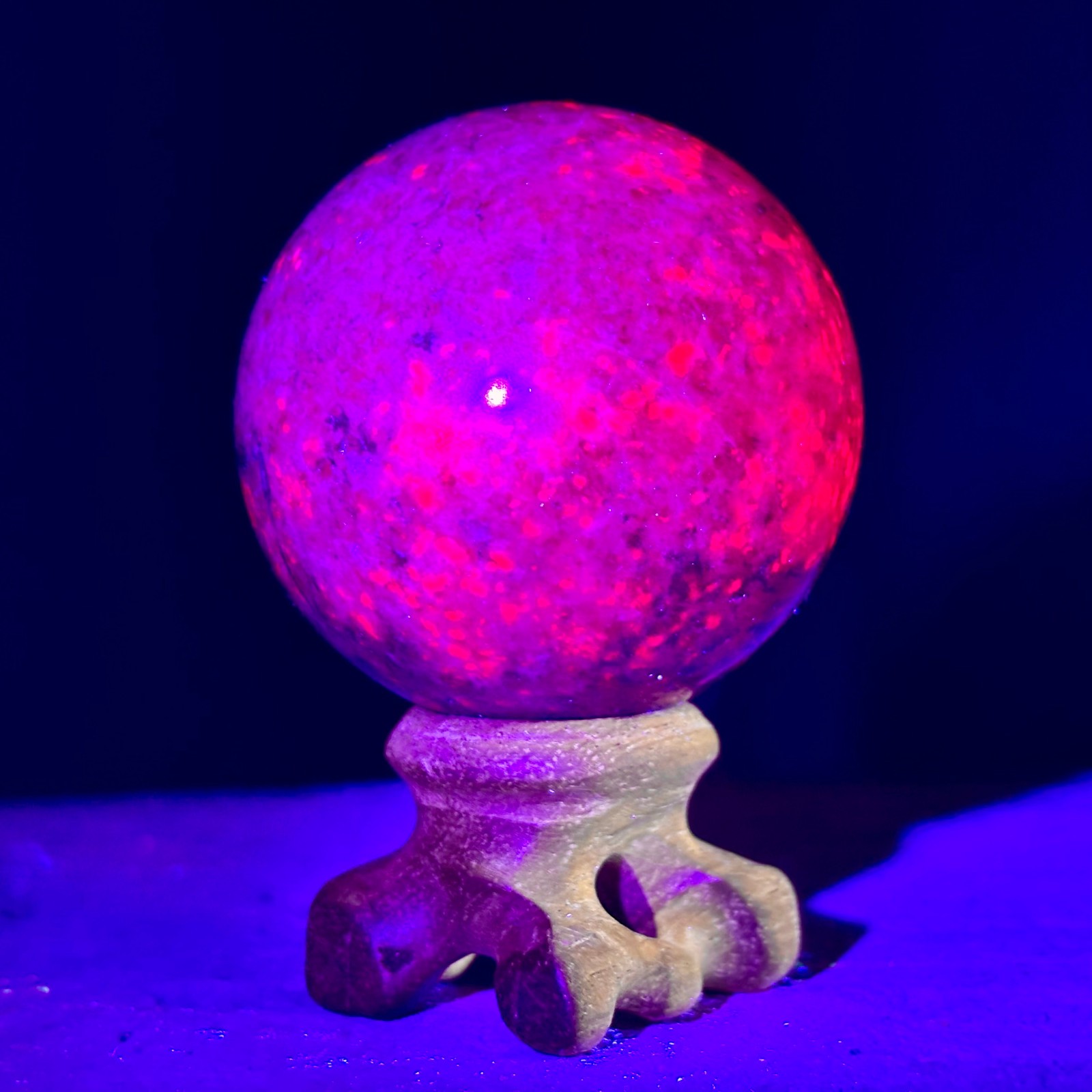 205G Natural Blue Sapphire And Ruby Sphere Fluorescent Glow Under UV Light