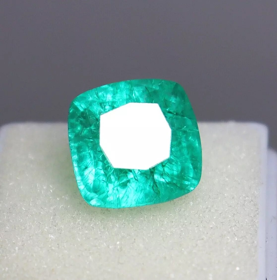 Cushion Shape 8-10 Ct Colombian Green Emerald Certified Loose Gemstone