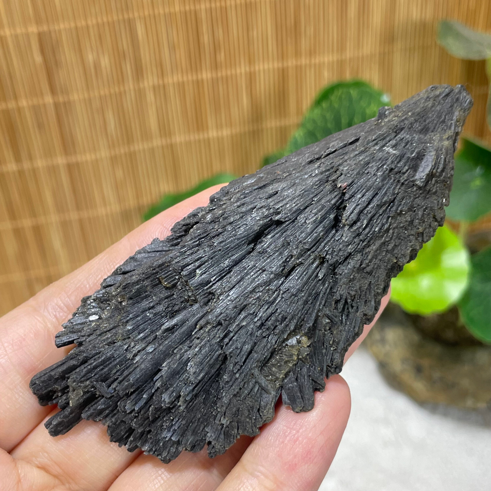 74g Natural Irregular natural black crystal cluster mineral specimen（dian qishi）