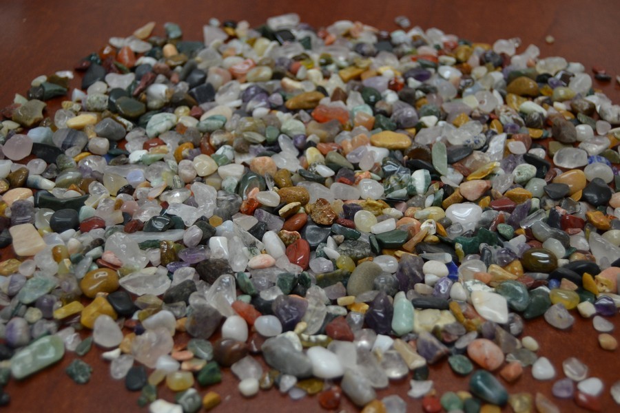 500 PCS BULK SMALL ASSORT COLOR MIX TUMBLED GEMSTONE ROCK CHIPS