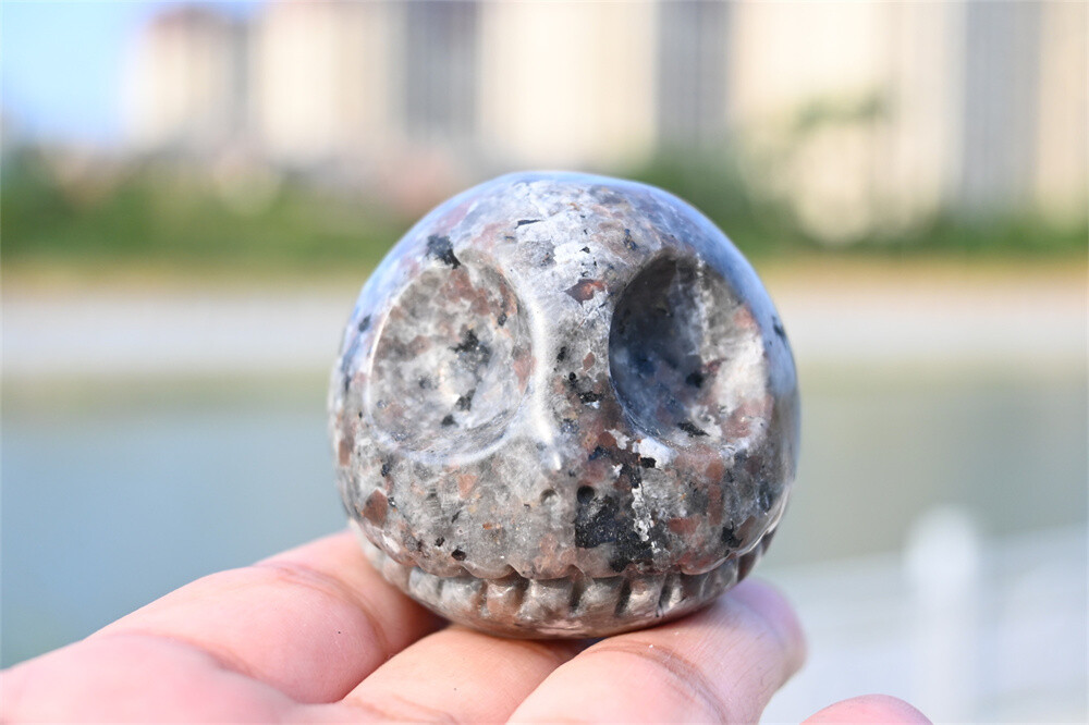 1.8″ Creative Carved Natural Quartz Crystal Ghost Skull Reiki Halloween gift 1pc