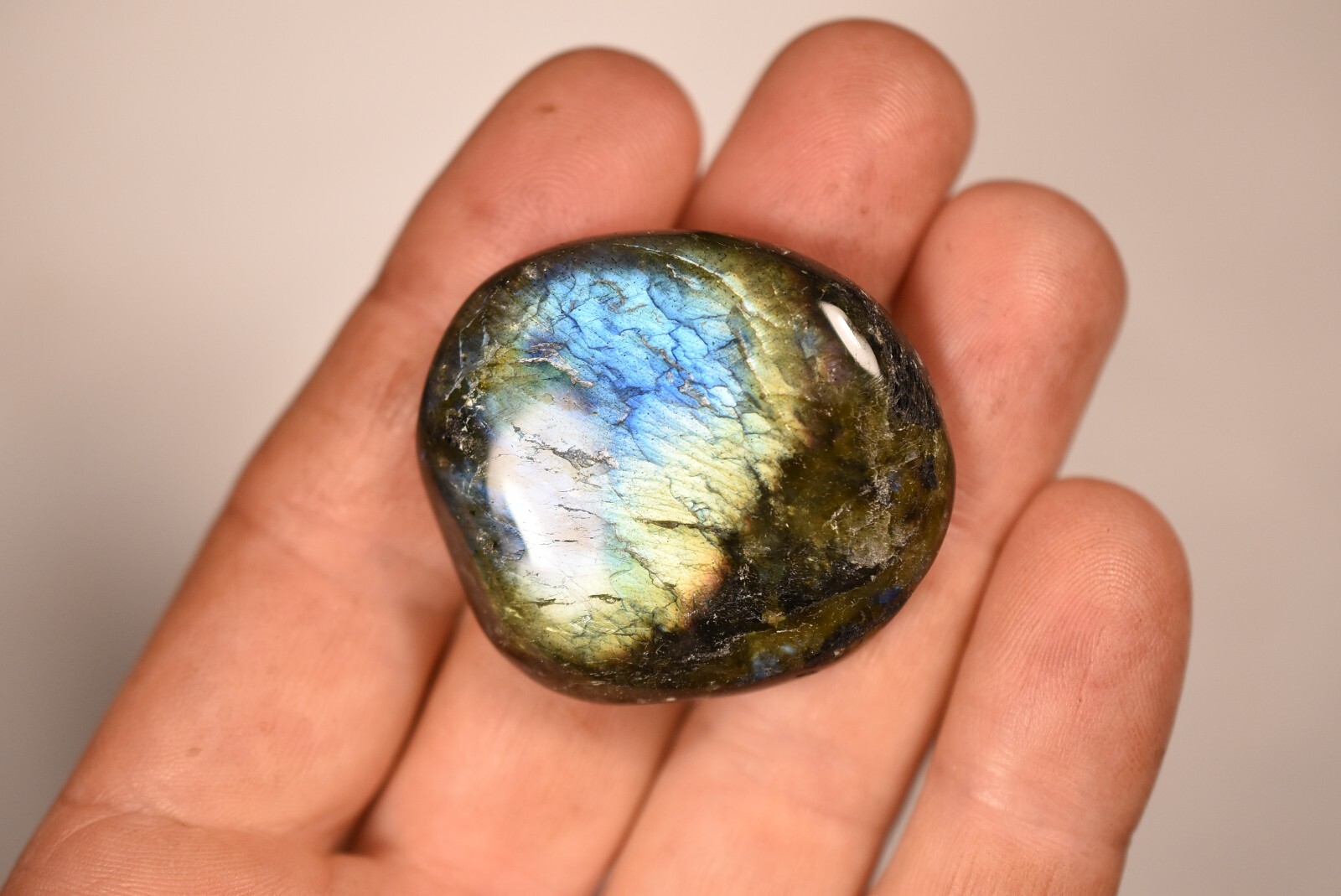 *LABRADORITE* Palm Stone 4.2cm 27.1g Flat Worry Thumb Natural Stone