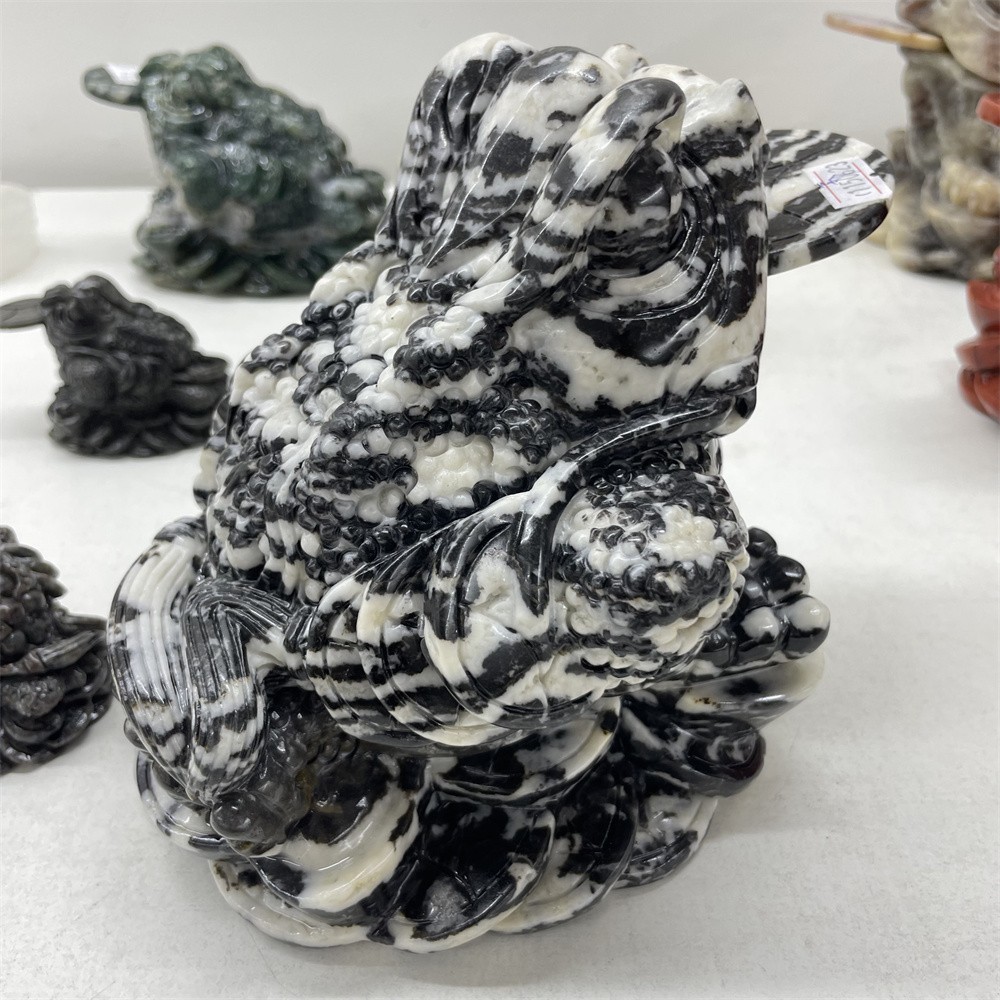 7.7LB 6.3″A+Natural Black And White Jasper Money Toad Crystal Hand Carved Statue