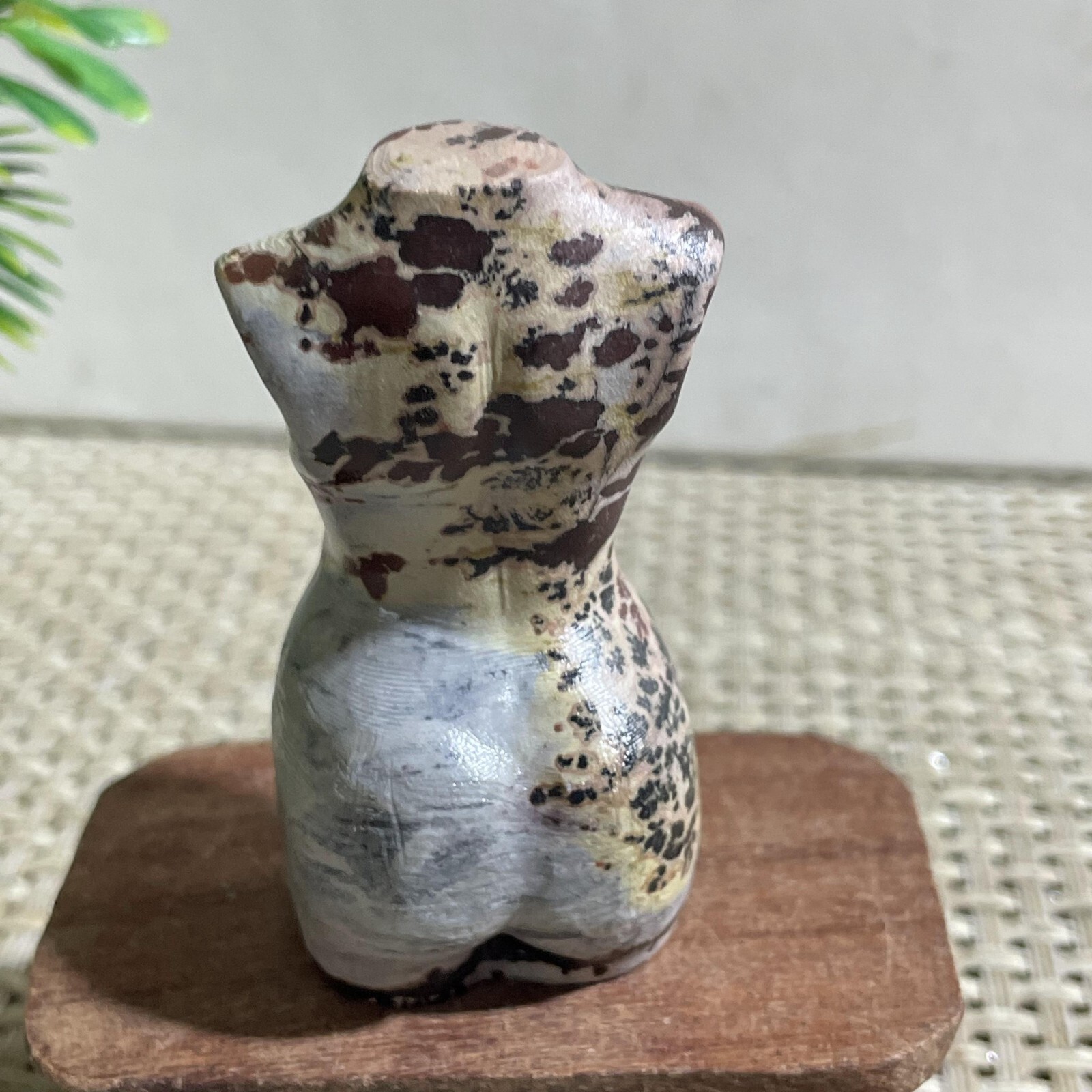 Rare 54G Natural Traditional Chinese PaintingHand Carving Female Model