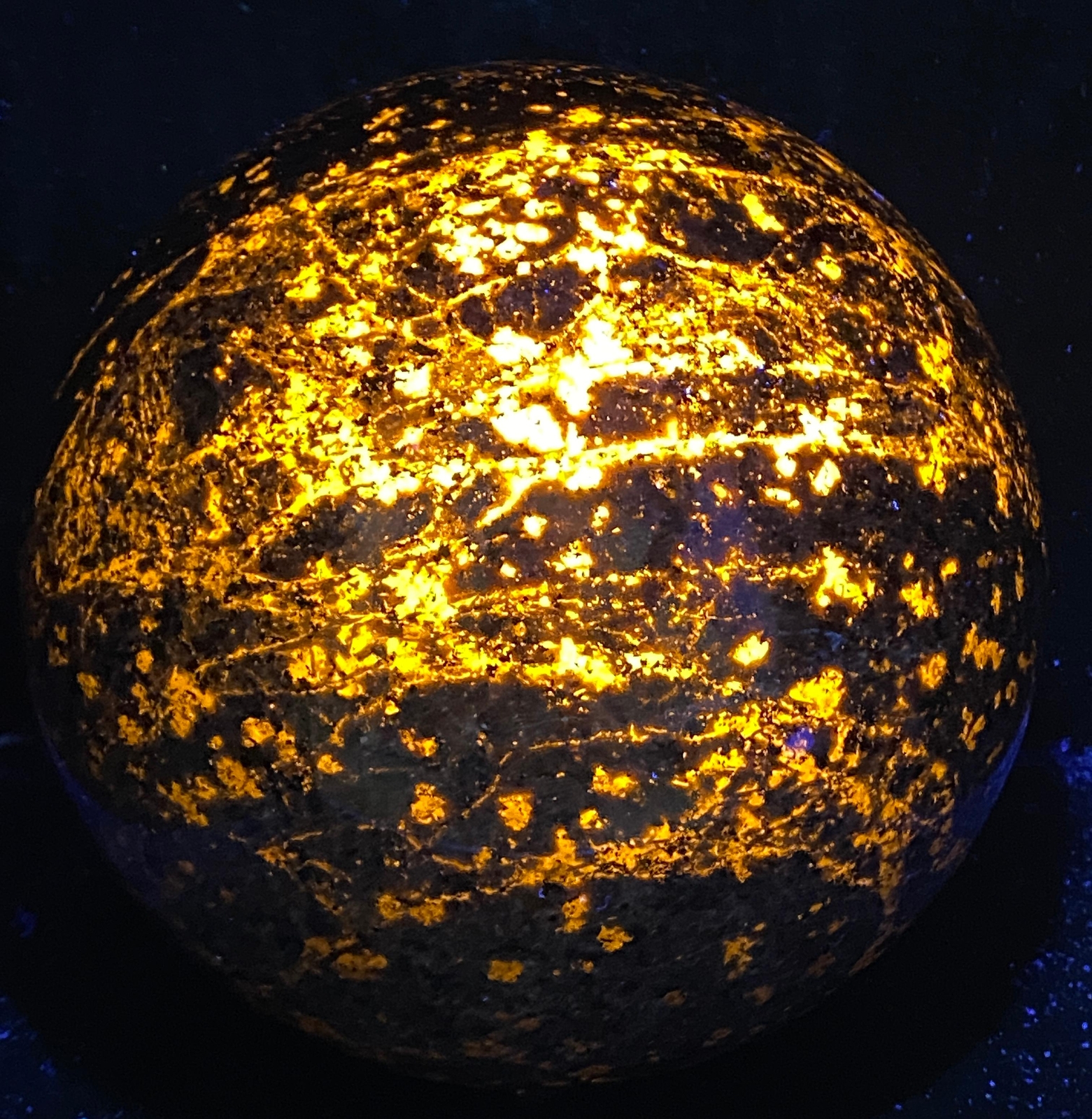 Natural Flame’s stone Sphere crystal ball reiki healing12820G UV Reactivecrystal
