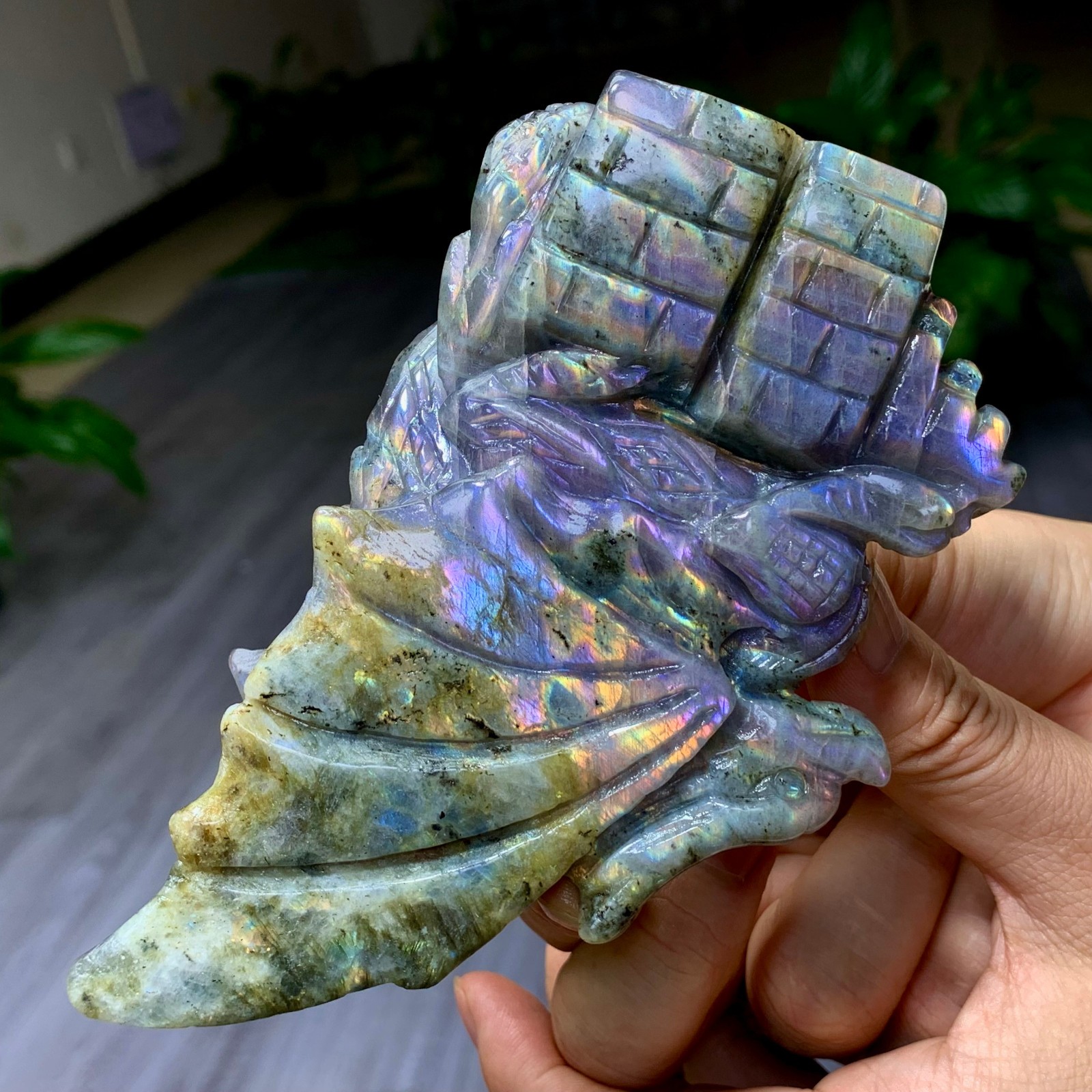 306G Natural Labradorite Quartz Crystal Stone Hand carved Flying dragon