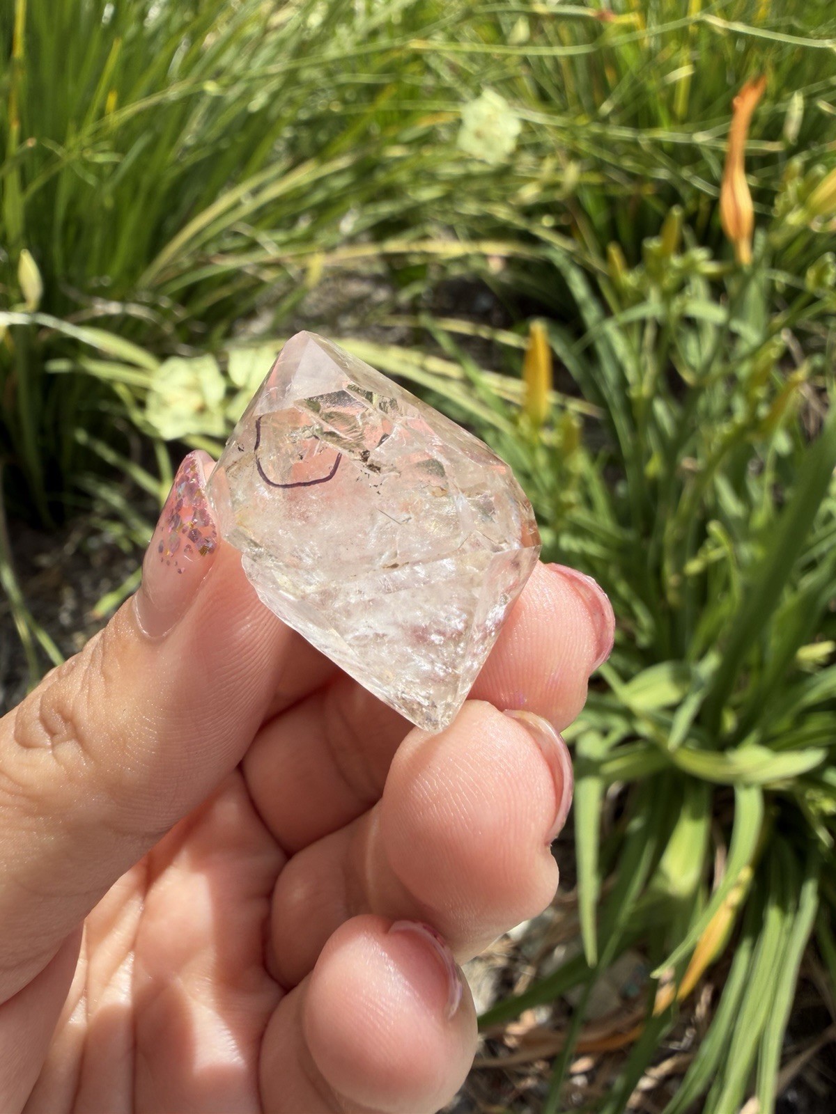 Natural Enhydro Quartz w/ Moving Bubble &/or Carbon/Black Inclusions,A428