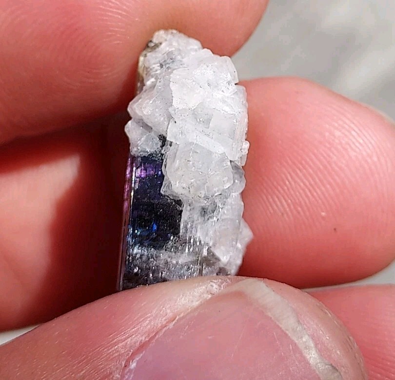 STUNNING VIOLET YELLOW BLUE DT TANZANITE UNHEATED WITH CALCITE FROM TANZANIA
