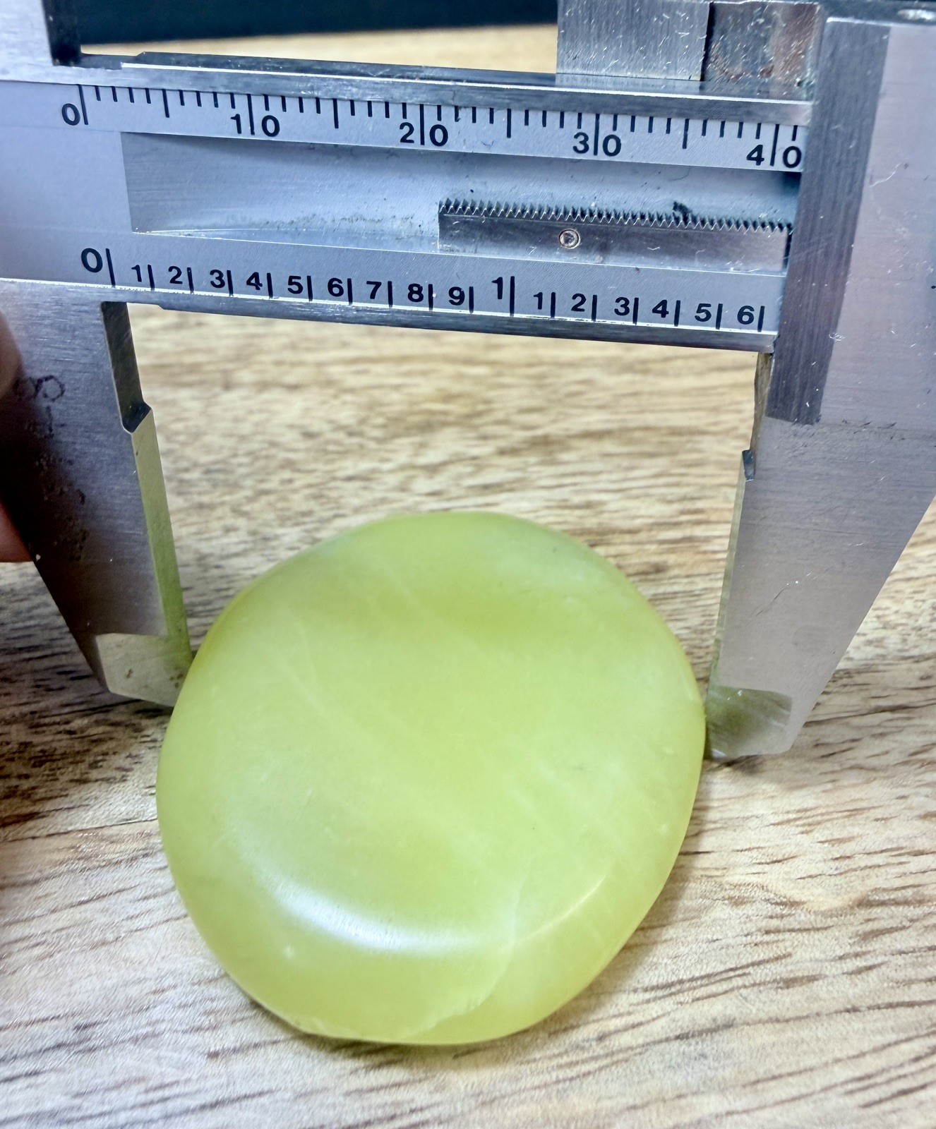 Crystal Lemon Jade Palm Stone Flat Healing Spiritual Collect yellow pocket 28g 7