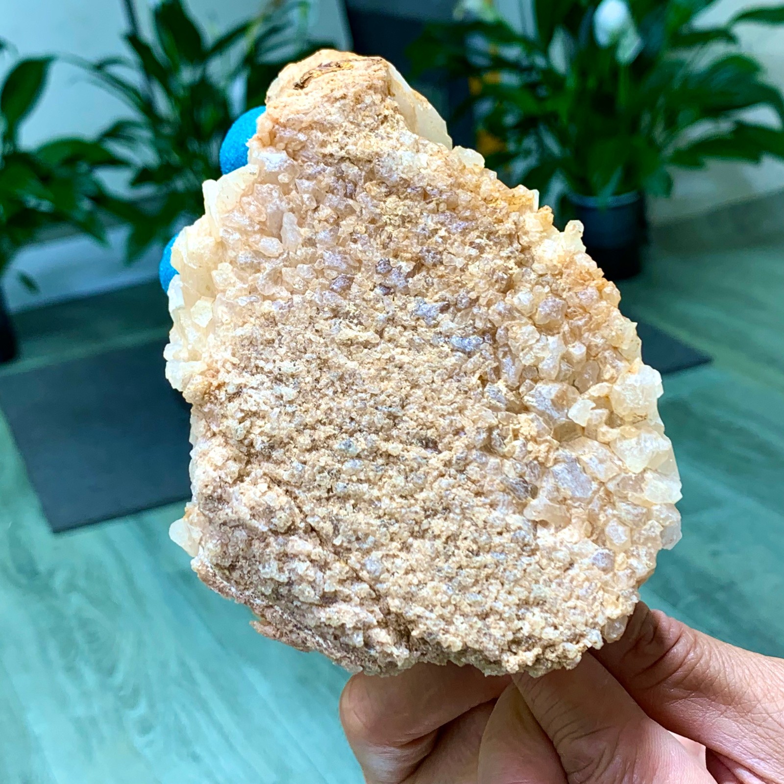1.92LB Newly discovered meteorite shaped sphere coexisting with white crystals