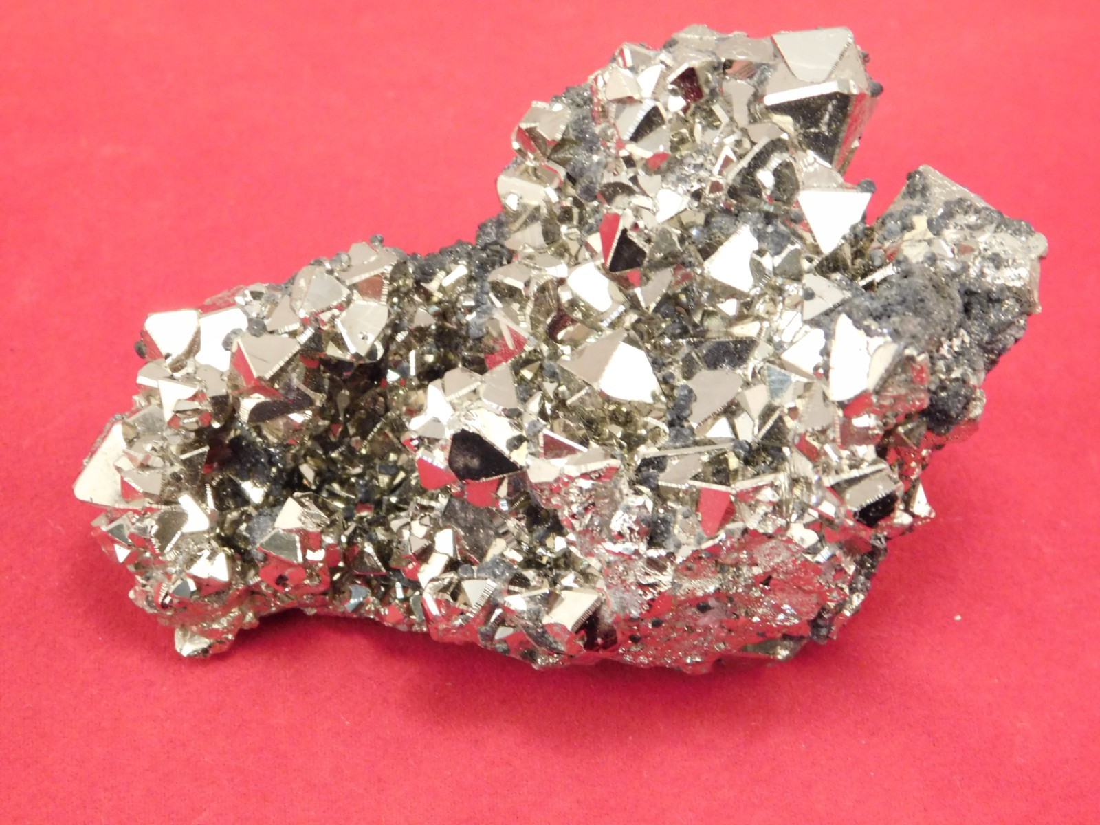 PYRAMID Shaped Crystals! AAA Tetrahedron PYRITE Crystal Cluster Peru 202gr
