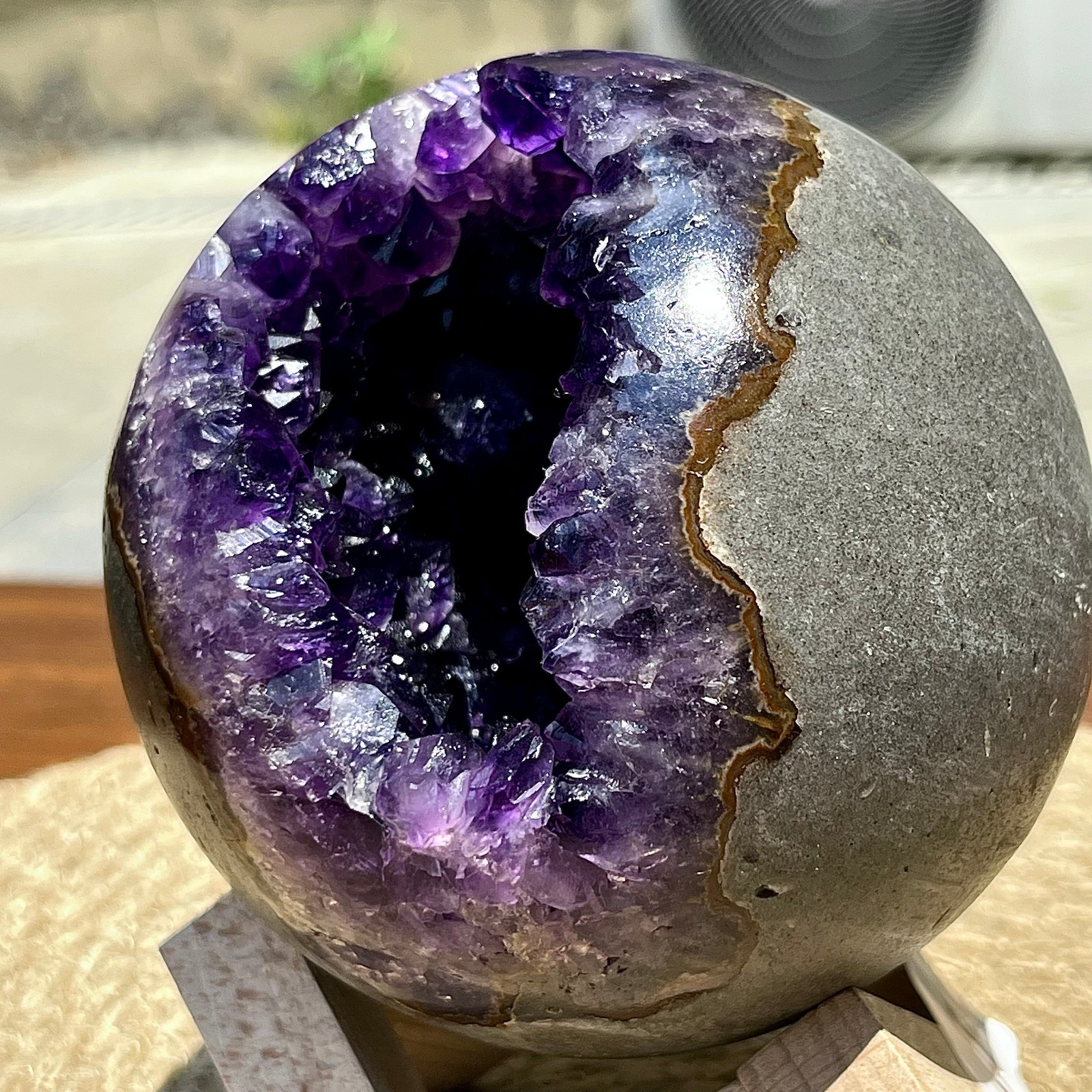 925 g Amethyst Geode with Open Smile Design Crystal Cluster for Feng Shui Gift