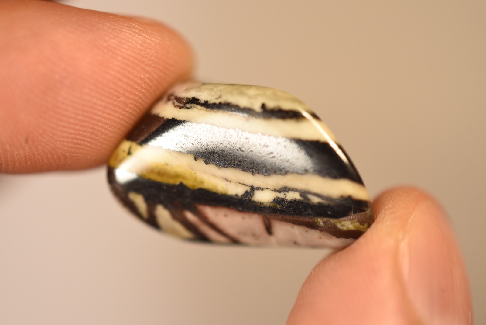 5 *MUGGLESTONE* Tumbled Stones 2-4cm 57.2g Natural Stone Hematite Jasper