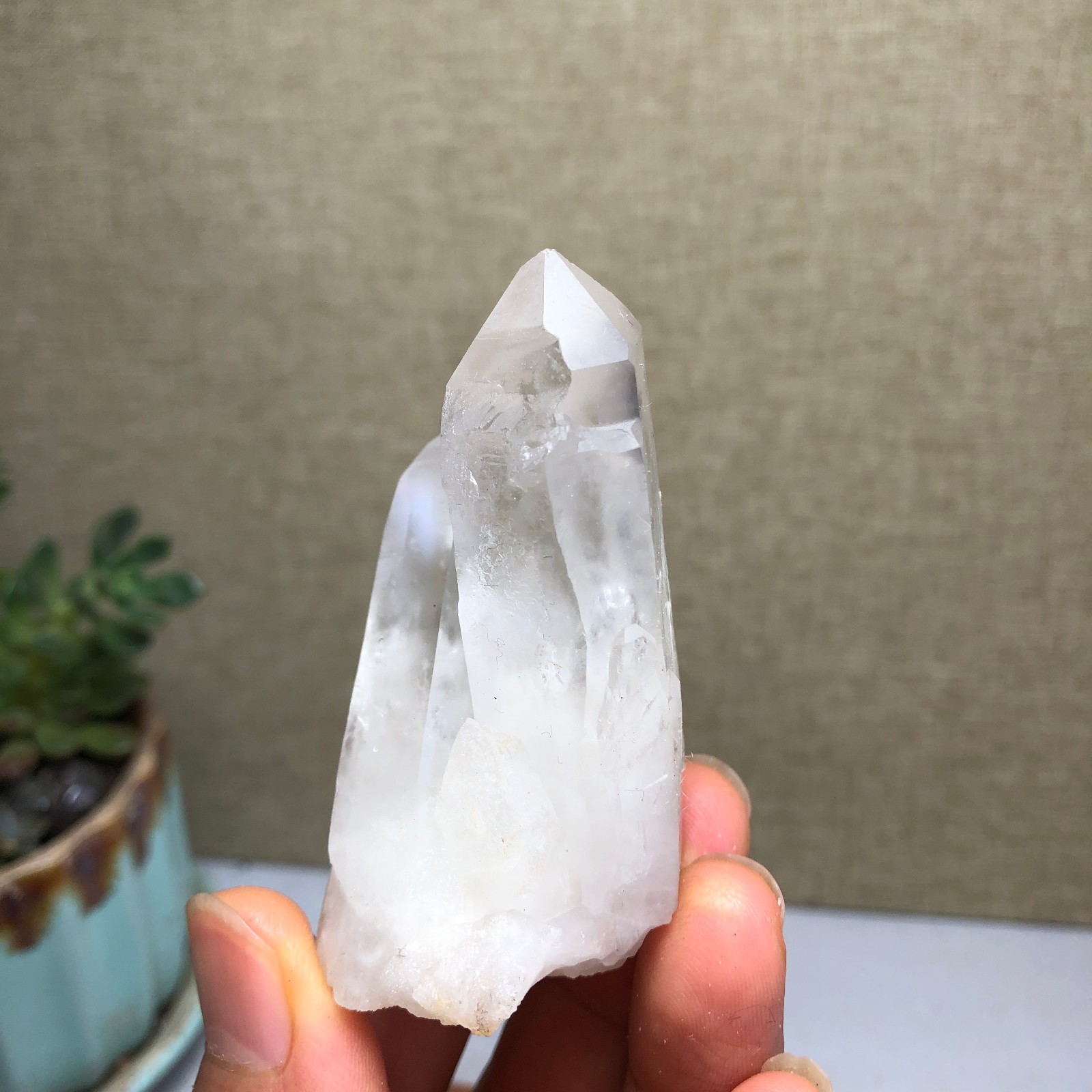 62mm Top Natural crystal clusters pretty Quartz Mineral Specimen 75g A5477